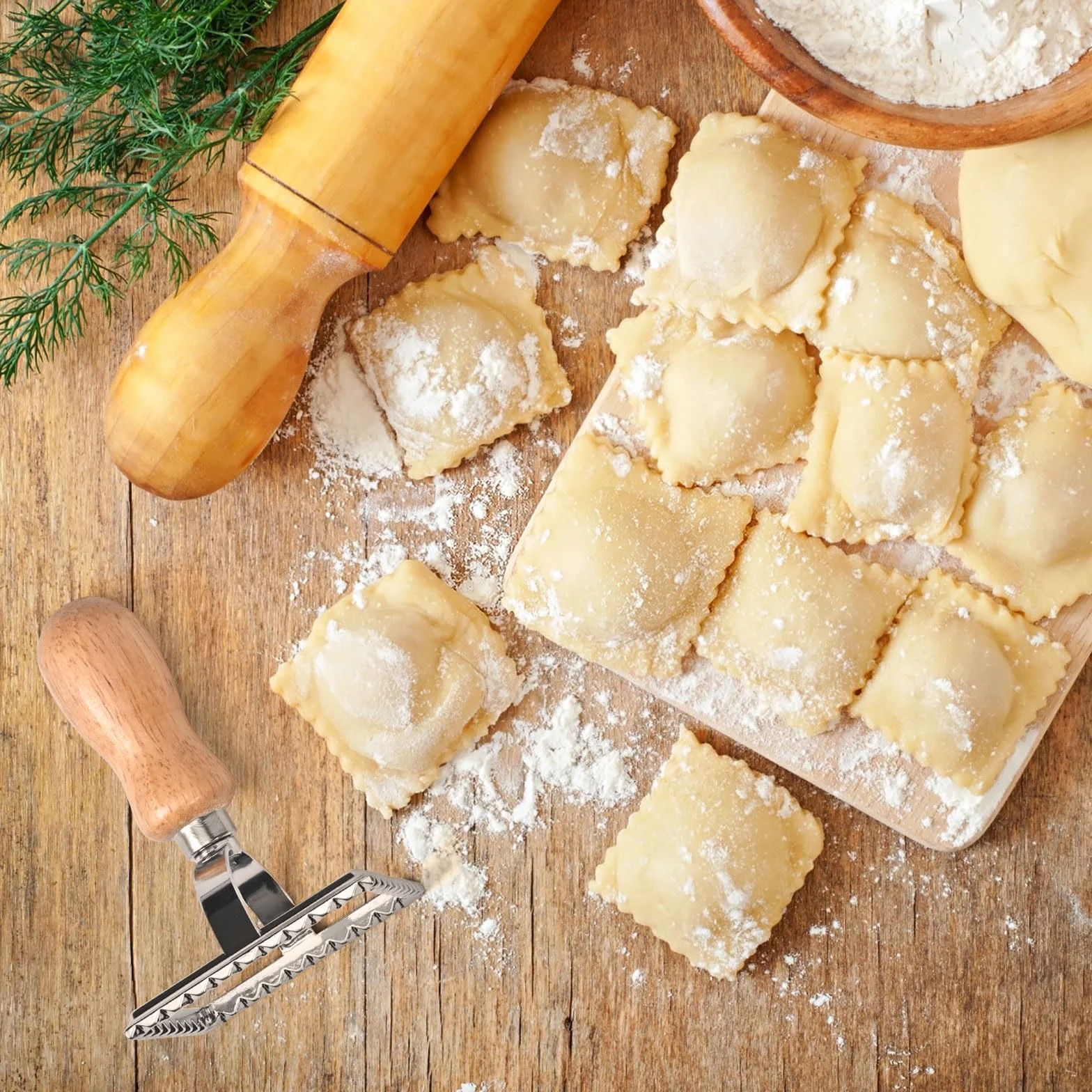 4 sztuki foremek do ravioli, kółka do pierogów, lasagne i ciastek, forma do makaronu z drewnianym uchwytem i rowkowaną krawędzią