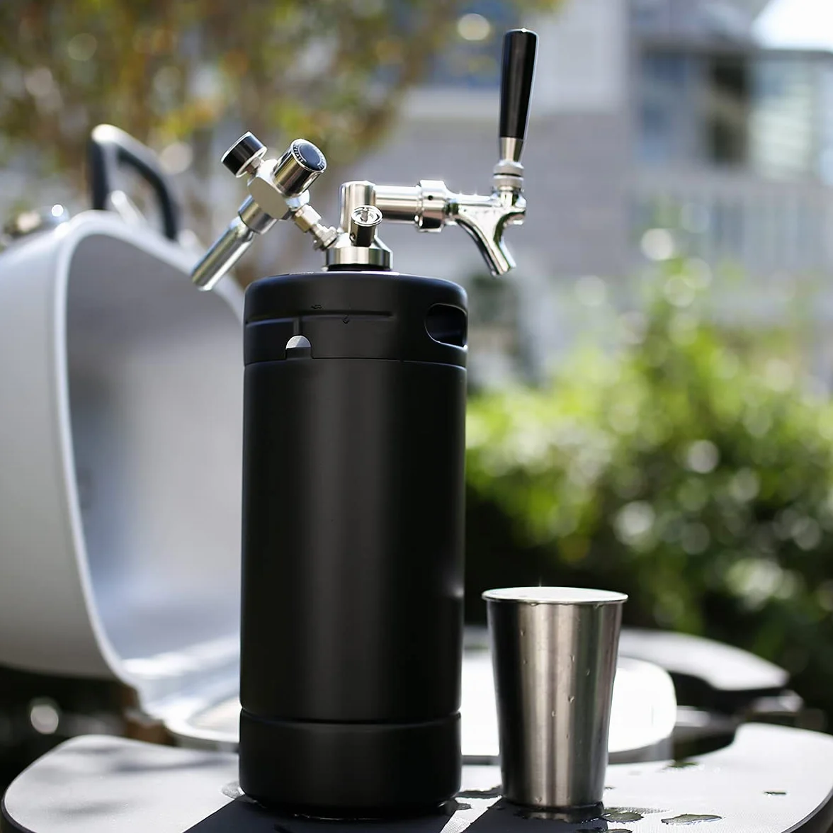 TMCRAFT 4-litrowy mini Keg Growler system beczek domowych ze stali nierdzewnej utrzymujący świeżość i karbonatyzację piwa matowa czerń