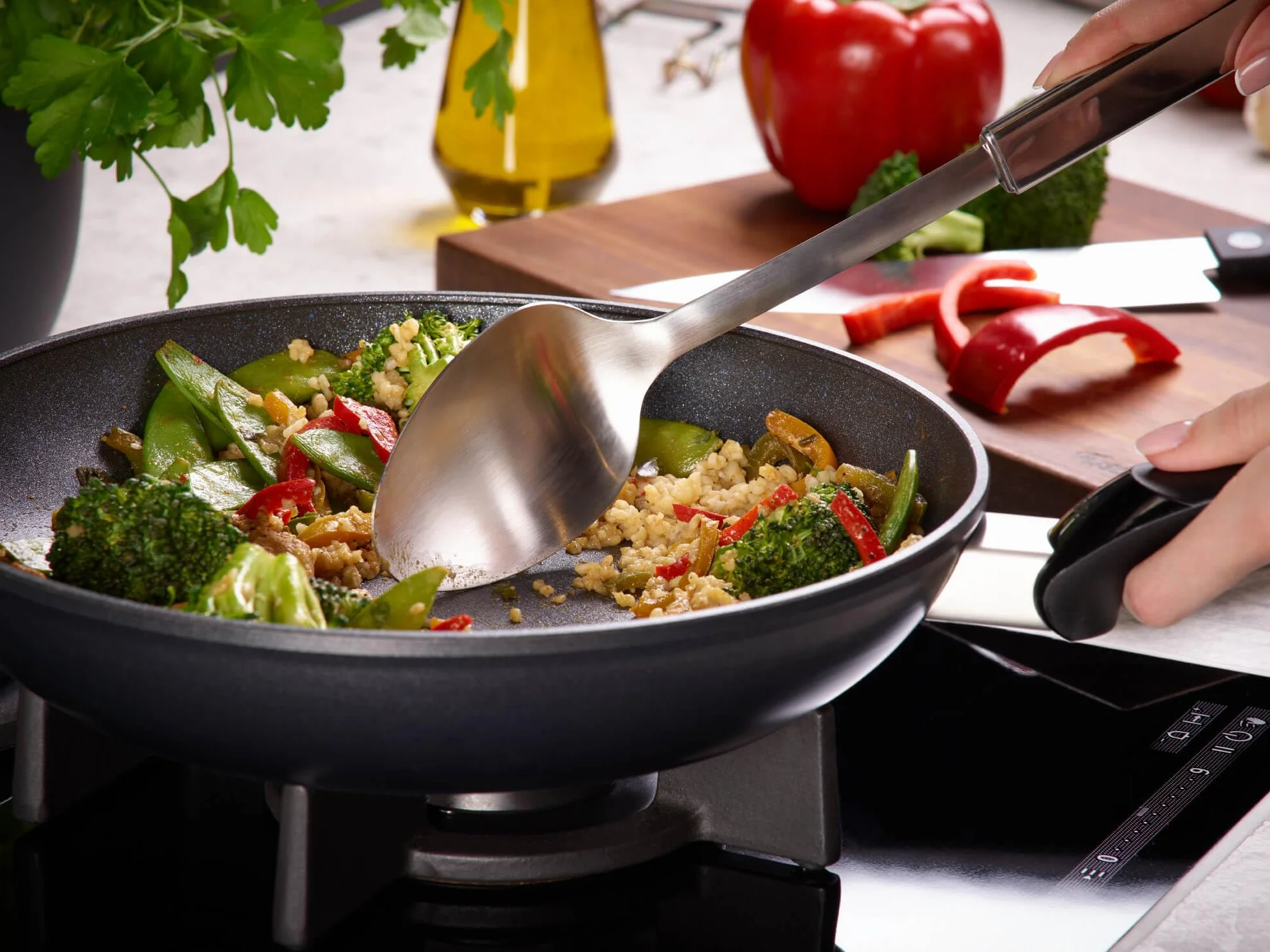Fissler Adamant Classic patelnia aluminiowa (Ø 24 cm), odporna na zarysowania, nieprzywierająca, indukcyjna, czarna