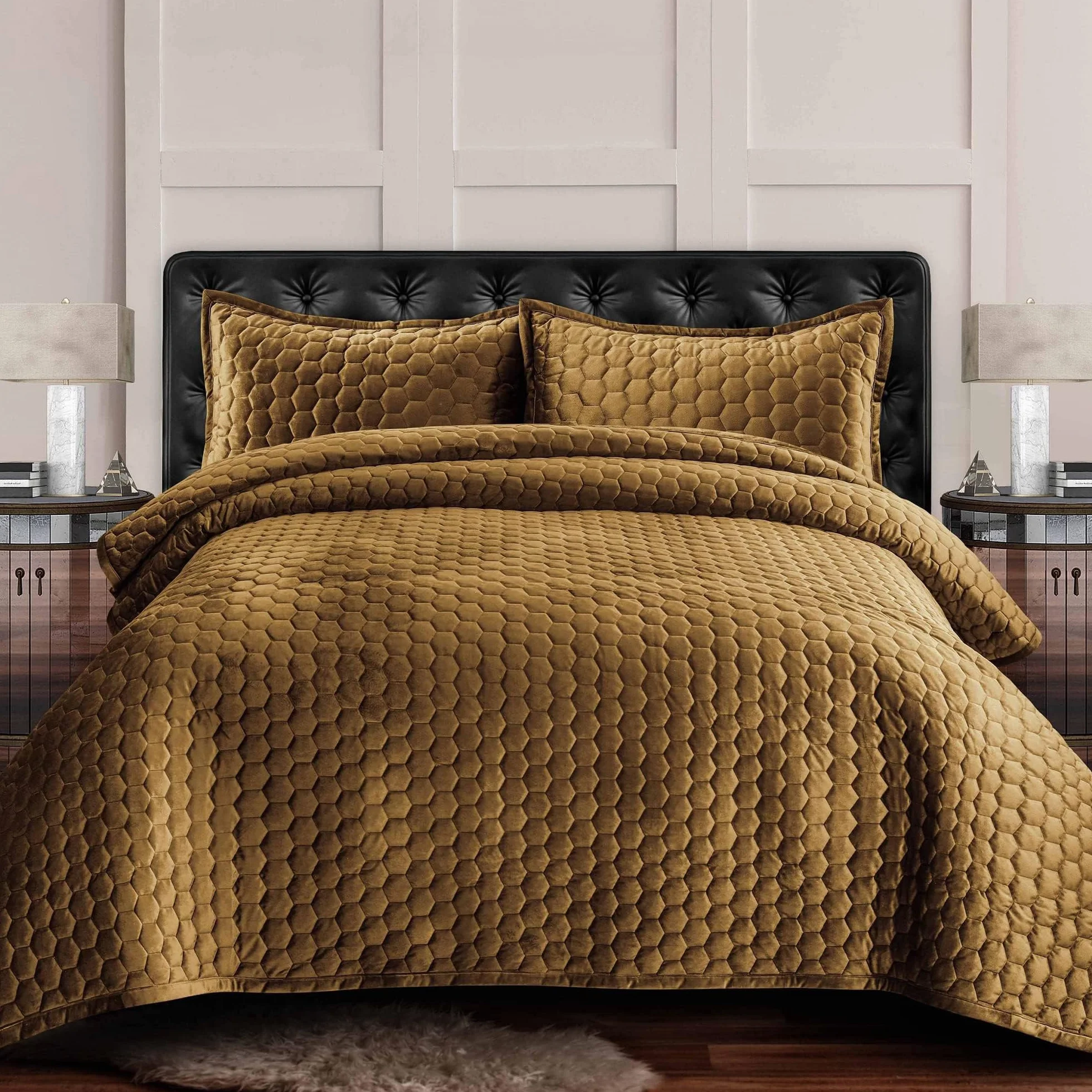 Tribeca Living Velvet Twin Quilt, Two-Piece Honeycomb Stitch Bedding Set Includes One Oversized Quilt & Sham Pillowcase, 260GSM Super Soft Velvet, Lugano/Camel