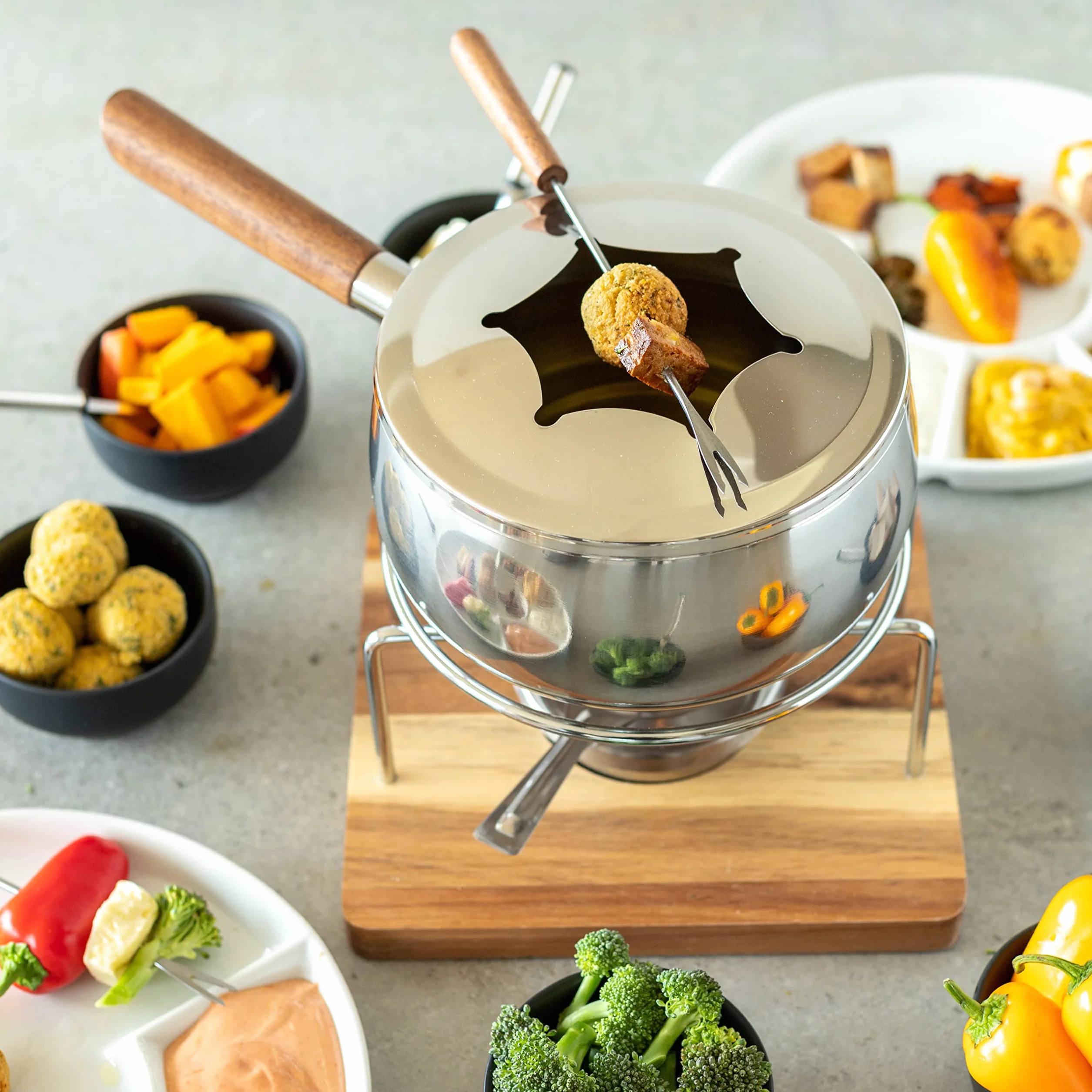 MÄSER 931895, zestaw do fondue dla 6 osób o nowoczesnym rustykalnym wzornictwie, idealny do fondue mięsnego, 10-częściowy zestaw do fondue wraz z widelcami do fondue i palnikiem do fondue, srebrny