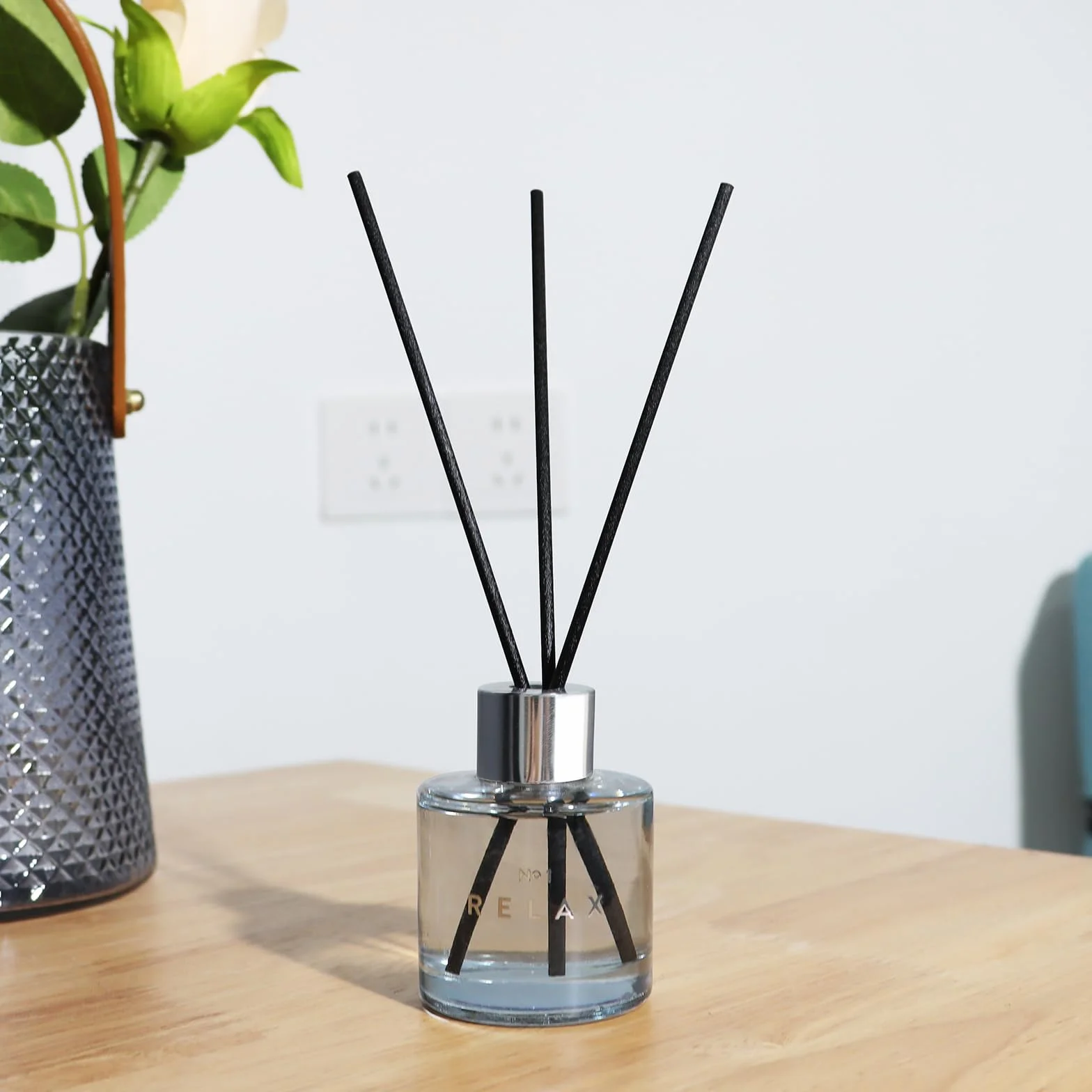 Zestaw 3 dyfuzorów zapachowych, 50 ml, lawenda, jaśmin, trawa cytrynowa, zestaw dyfuzorów do aromaterapii, z 12 czarnymi patyczkami z włókna, odświeżacz powietrza do sypialni, łazienki, biura