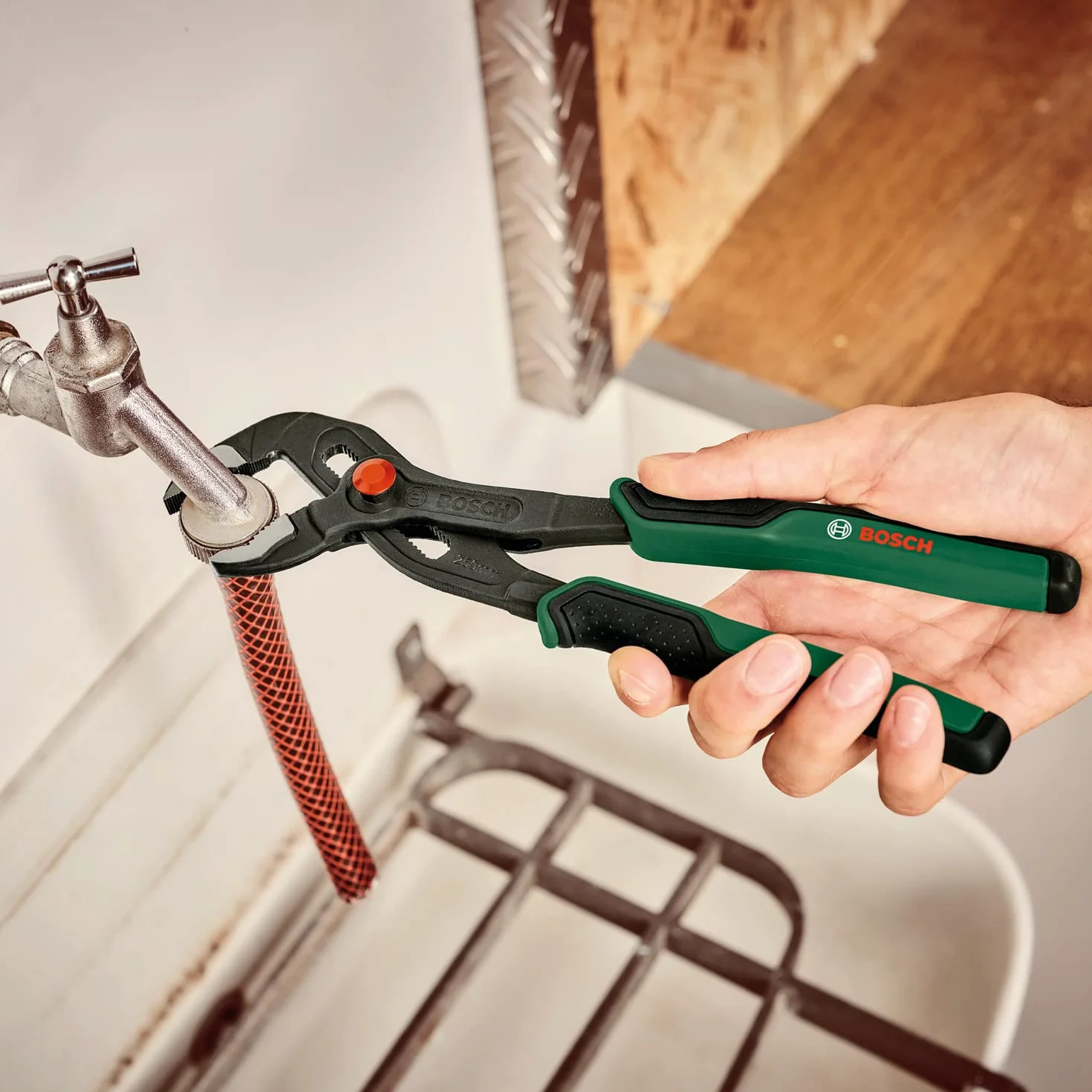 Bosch klucz nastawny (trwały klucz nastawny z regulacją za pomocą przycisku, przeznaczony do codziennych i wymagających zadań; ergonomiczna rękojeść z miękką okładziną)