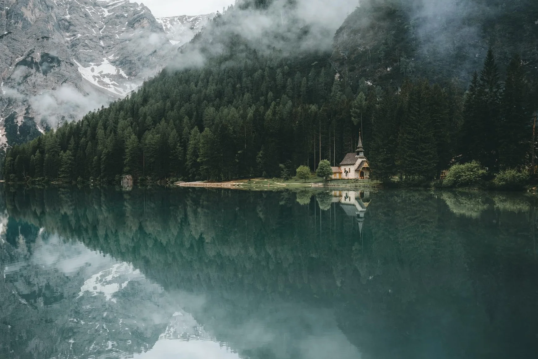 Escape Discovering the Dolomites. A Visual Journey and Adventures /anglais/allemand