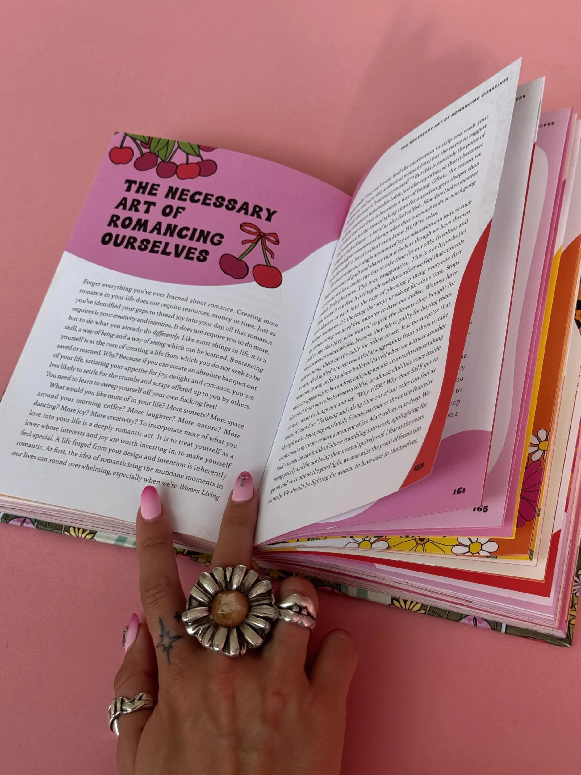 Women Living Deliciously /anglais: THE LIFE-CHANGING BOOK EVERY WOMAN DESERVES