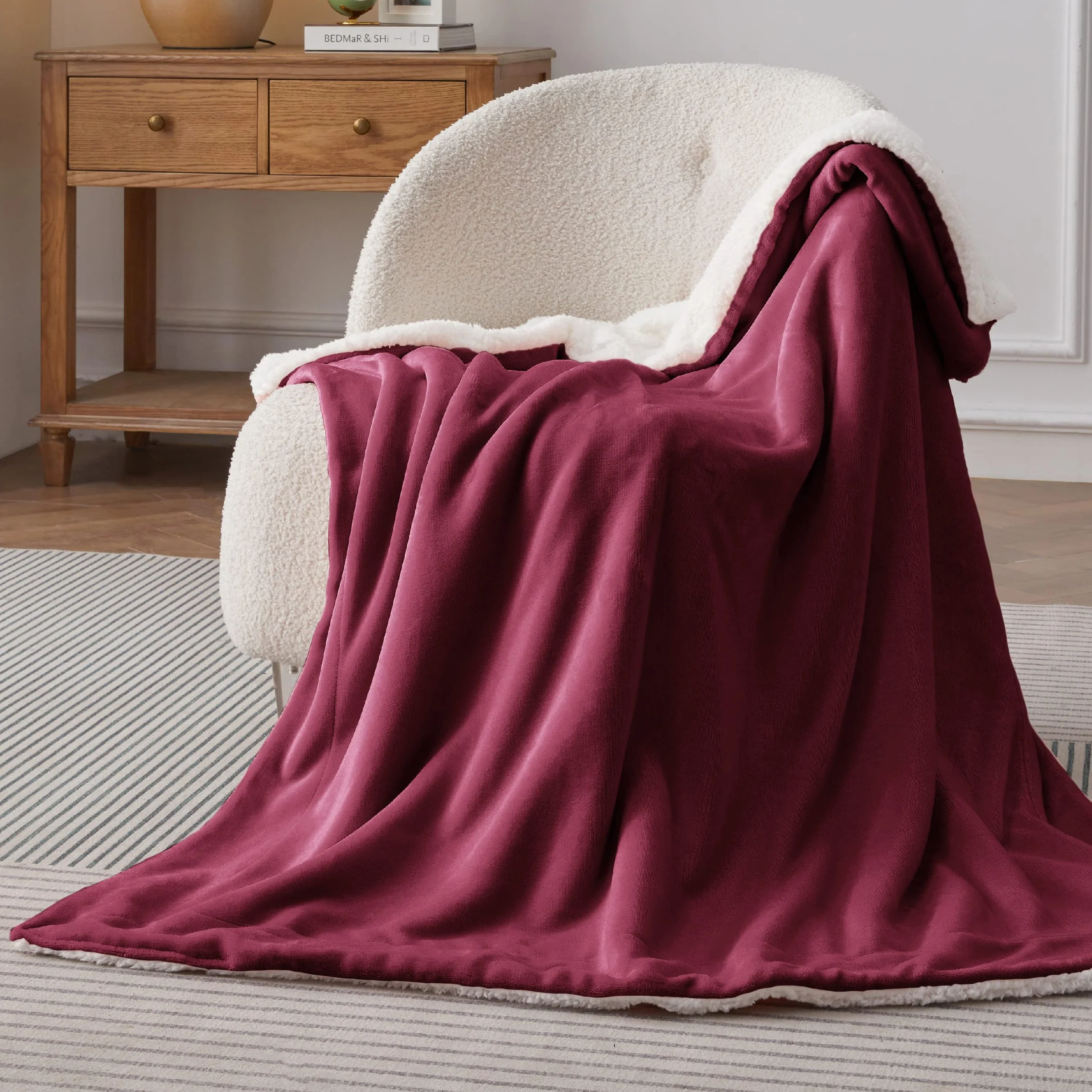 Bedsure Sherpa Blanket Czerwone wysokiej jakości koce, przytulne koce, bardzo gruby ciepły koc na sofę / koc kanapowy w dwustronnym, super puszysty koc polarowy 150x200 cm jako narzuta na sofę lub koc do salonu