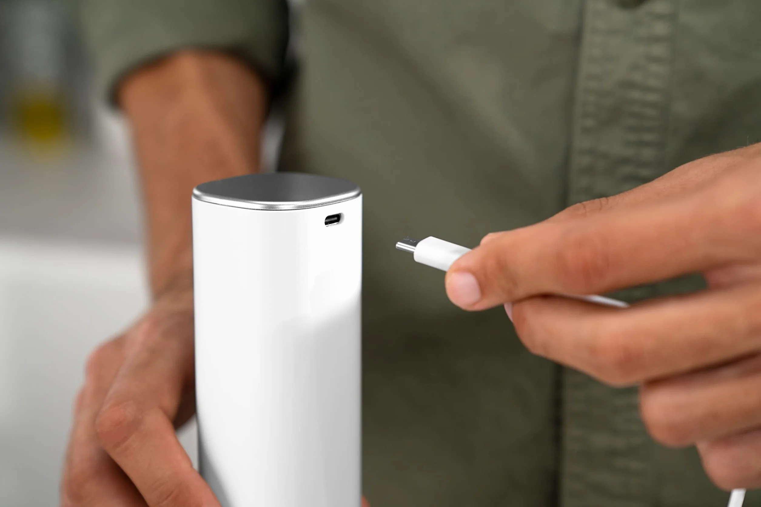 ZWILLING ENFINIGY elektryczny młynek do soli i pieprzu ceramiczny LED USB 2-częściowy zestaw czarny biały