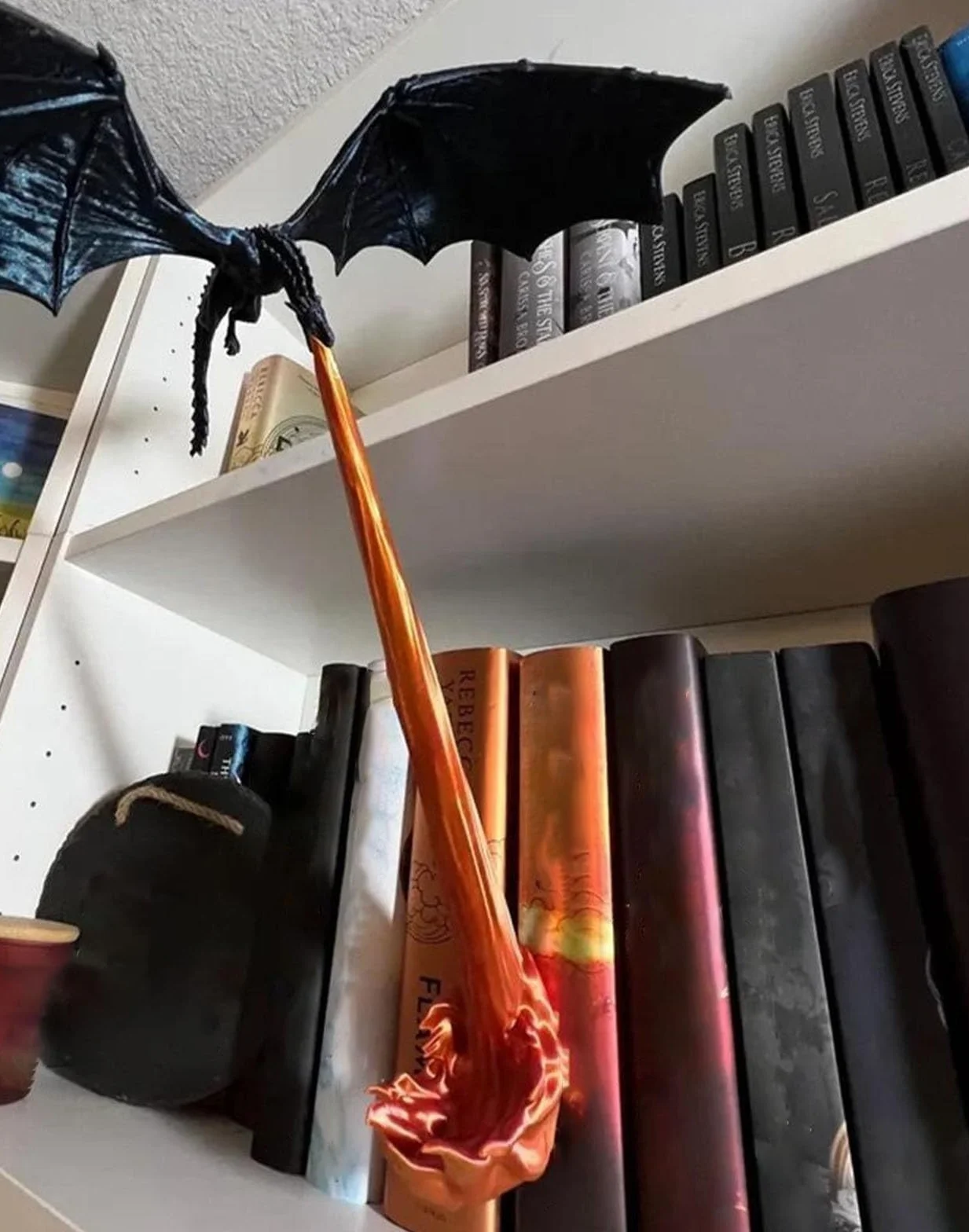 Kącik z książkami Dragon Book Nook, Kącik z książkami Dragon Flame Book Enders, posąg smoka, dekoracja na Halloween