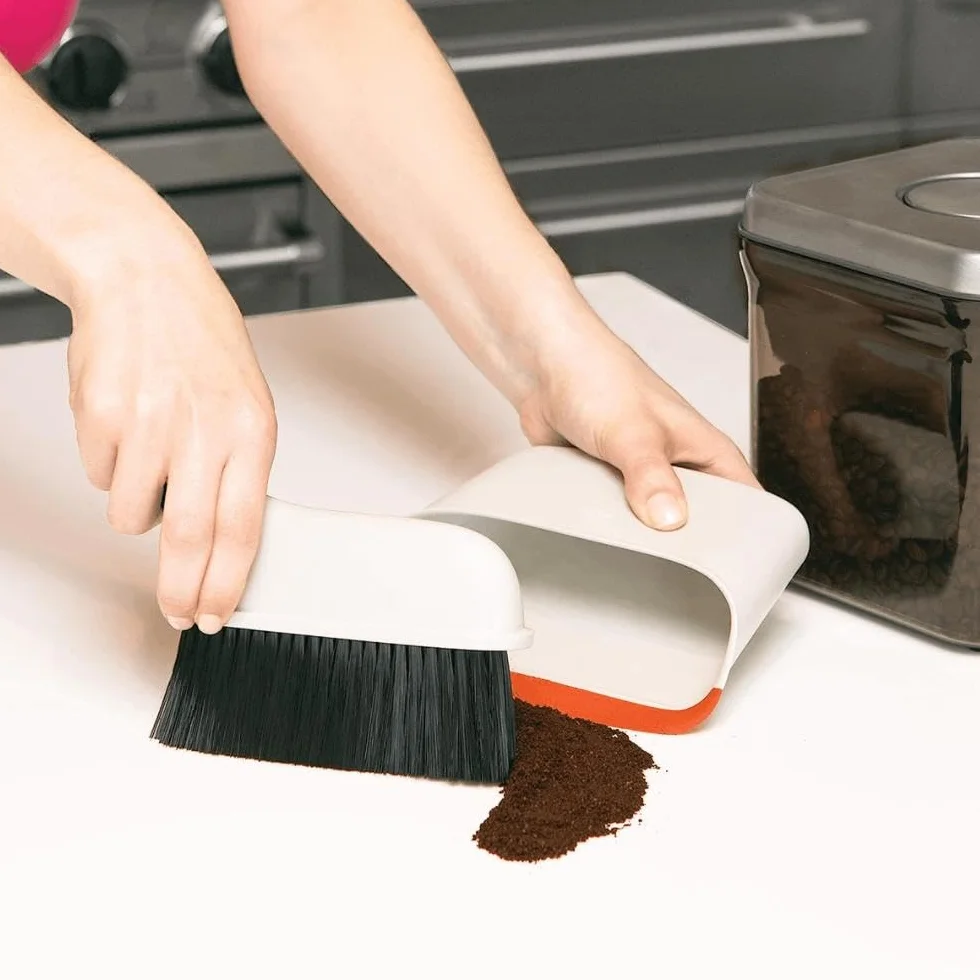 OXO 1334280 Good Grips kompaktowa szufelka i zestaw szczotek, czerwony