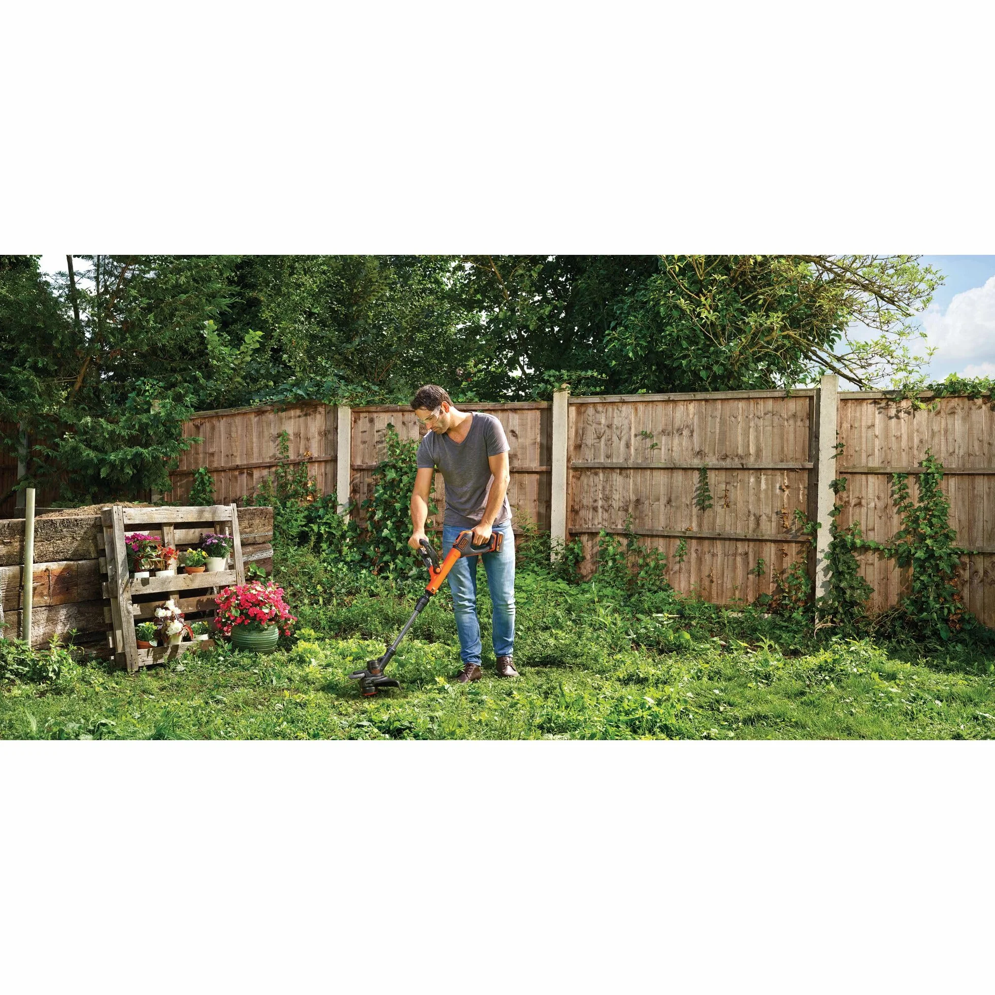 BLACK+DECKER, Powercommand, Power Select, STC1840EPC Podkaszarka akumulatorowa o szerokości cięcia 30 cm, 18V, 4.0 Ah, akumulator litowo-jonowy