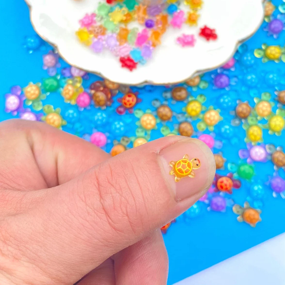 300 szt. mini żółwie z żywicy do rękodzieła, 3 rozmiary, świecący mały żółw, małe urocze świecące figurki, miniaturowe morze, ocean, zwierzę do bajkowego ogrodu, mikro dekoracji krajobrazu