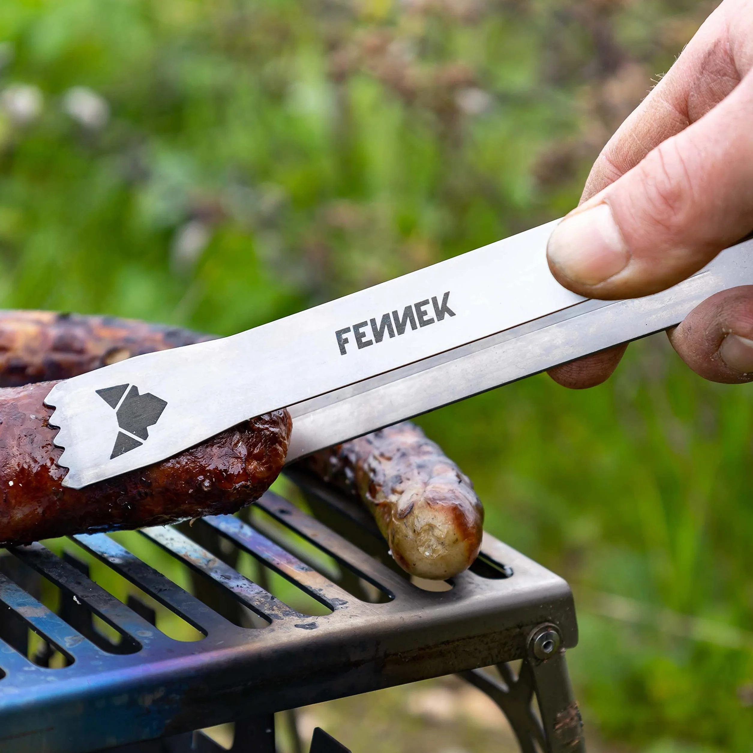 FENNEK Szczotka do grilla z TYTANU | bardzo kompaktowa | idealna do użytku z asortymentem Hobo | Made in Germany