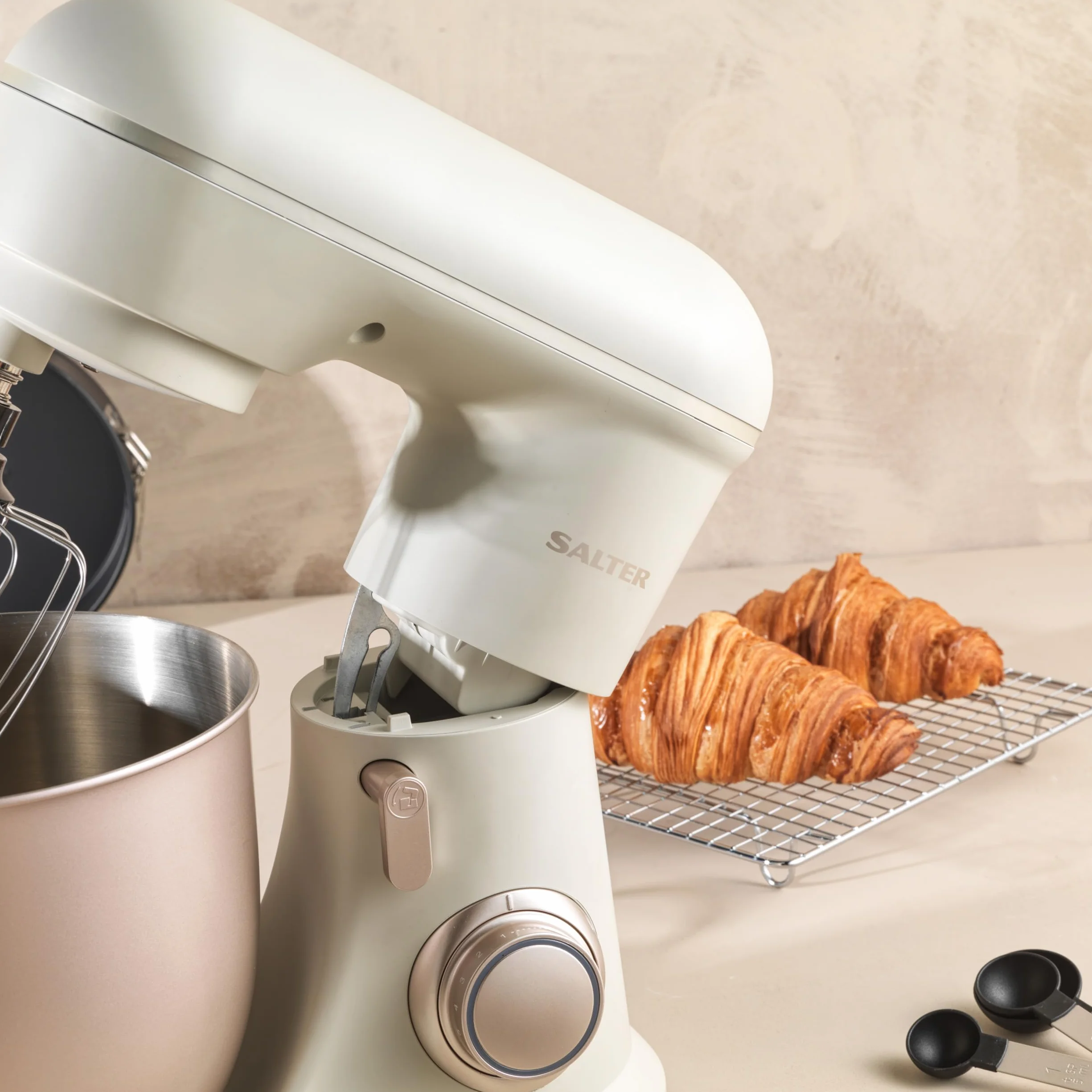Salter Bakes Stand Mixer – Electric Baking Whisk, 10 Speeds with Pulse Setting, 4 Litre Mixing Bowl, Planetary Mixing Action, Splash Guard, Whisk, Dough Hook, and Beater Attachments, 1300W