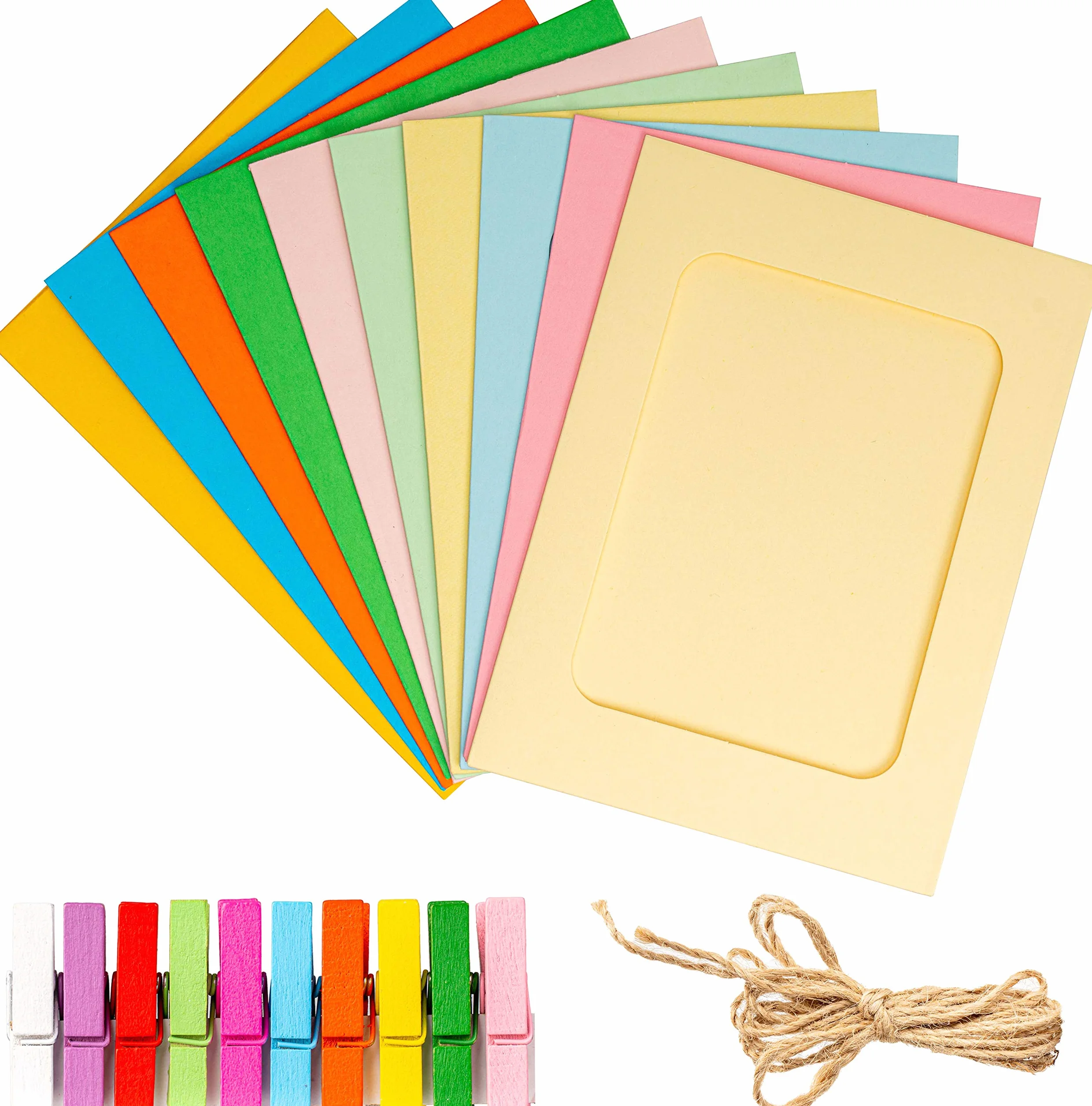 Zestaw wiszących papierowych ramek na zdjęcia – zawiera 10 ramek na zdjęcia w różnych kolorach do zdjęć 6 x 4 (10 x 15 cm) z drewnianymi klipsami i sznurkami, łatwa w użyciu dekoracja pokoju DYI, idealna na urodziny i ślub