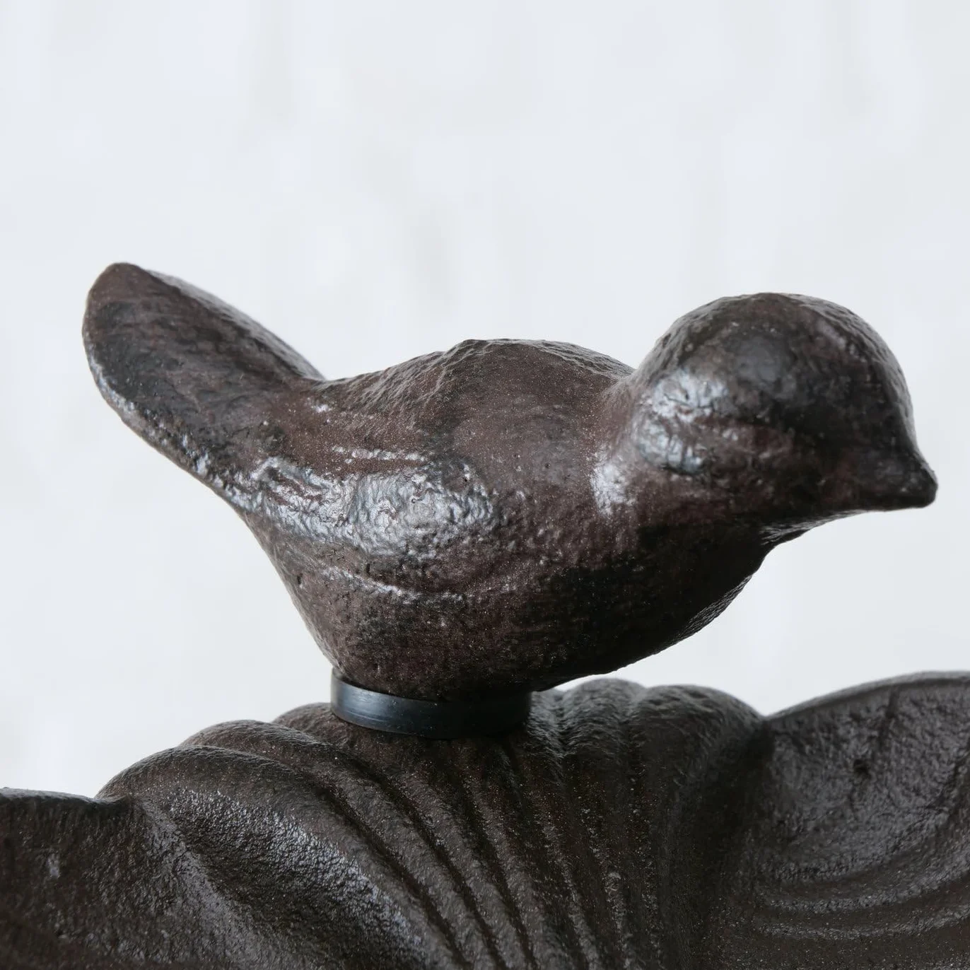 Boltze Karla poidło dla ptaków, 1 sztuka, 2-krotnie sortowane, 20 cm x 14 cm x 98 cm, żeliwo, odporne na rdzę, do karmienia ptaków, drążek ogrodowy
