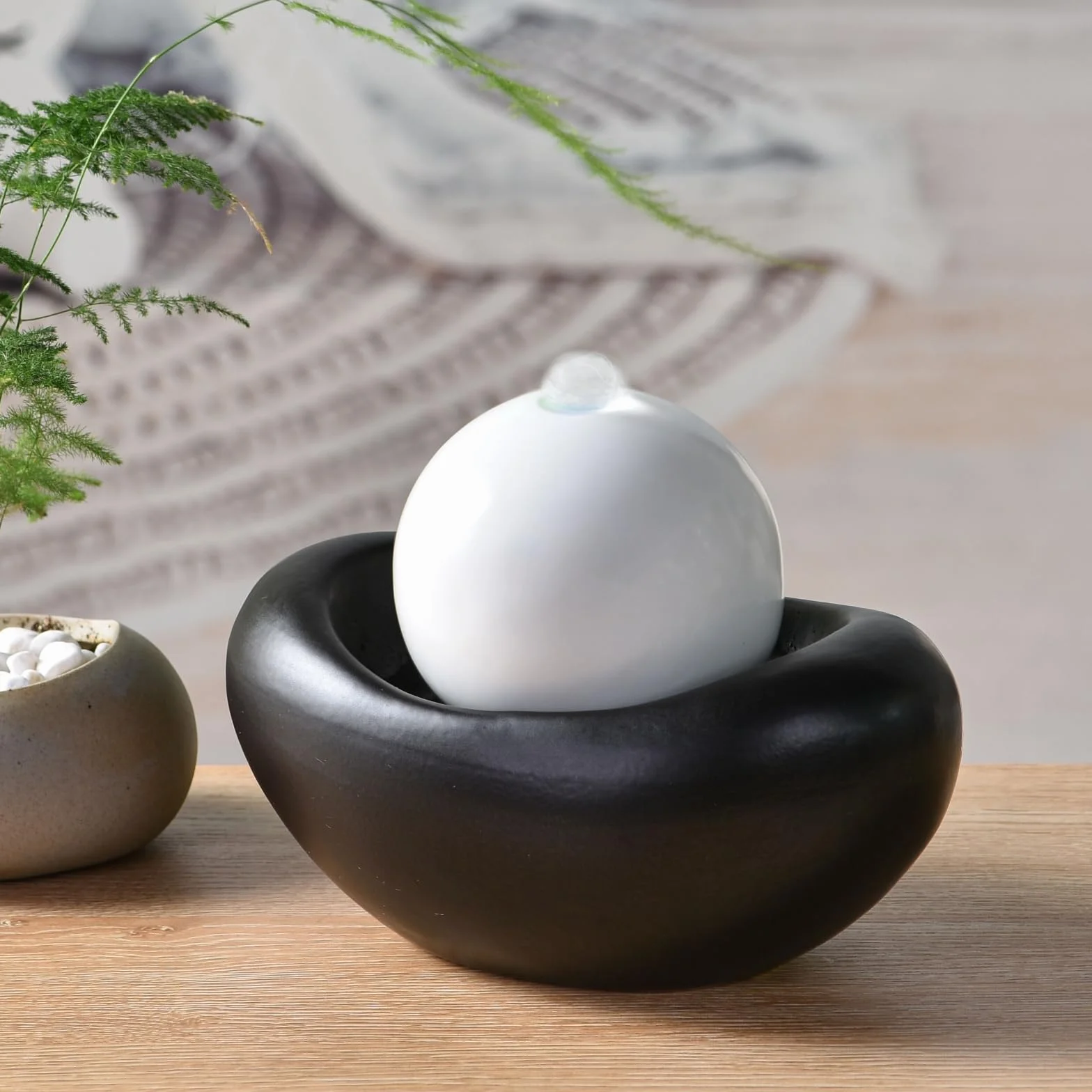 Fontanna do wnętrz ceramiczna współczesny styl kolorowe światło, cicha pompa, dekoracja medytacyjna, dekoracyjna fontanna stołowa, pomysł na prezent premium, wys. 19 x 15 x 21 cm - Beye Zen'Light