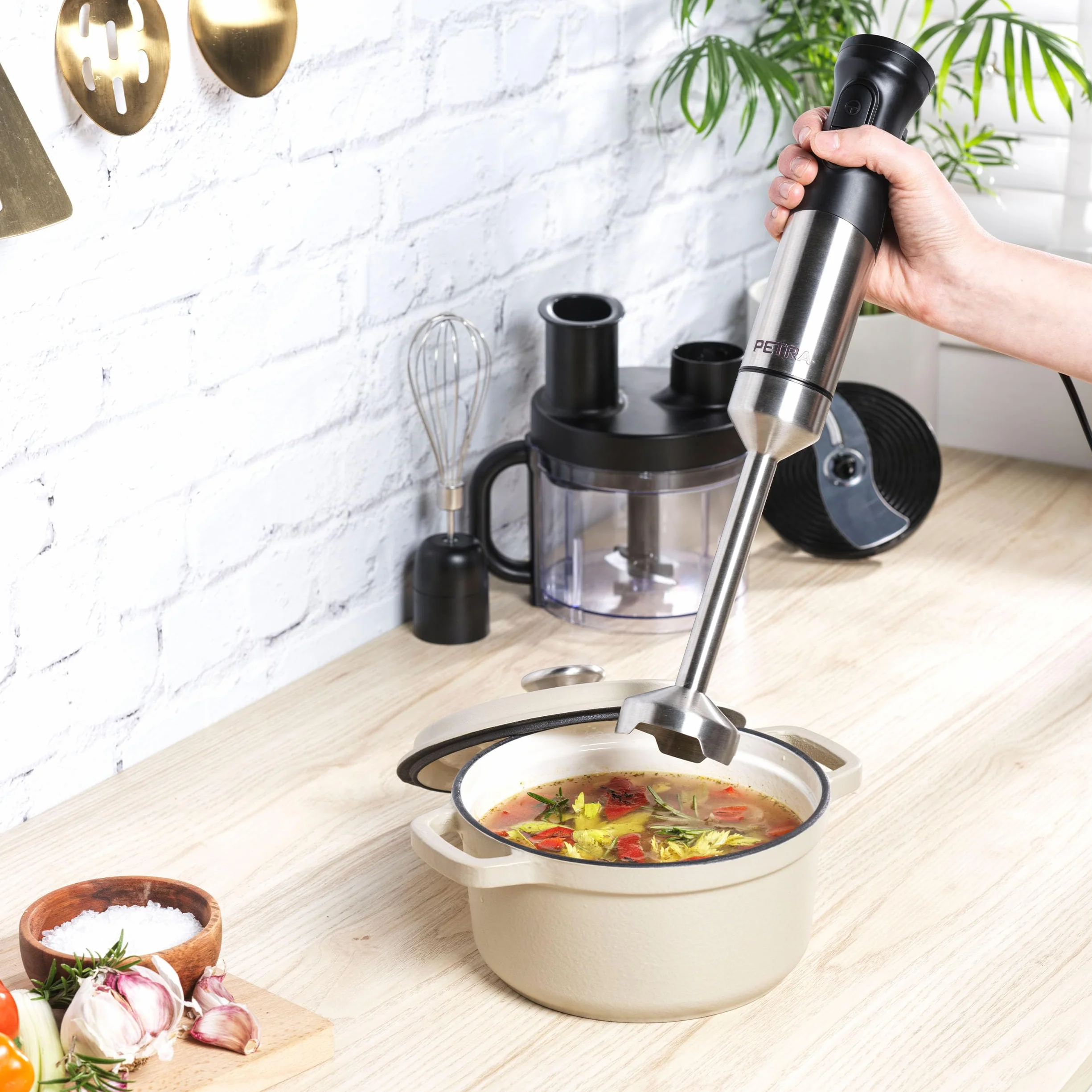 Petra PT5877VDE Blender 5-w-1 Kompaktowy Rozdrabniacz, Blender Zanurzeniowy, Ubijaj, Blenduj, Siekaj, Krój i Szatkuj, Miska 1,2 L bez Bisfenolu A, 2 Prędkości, Ostrza ze Stali Nierdzewnej