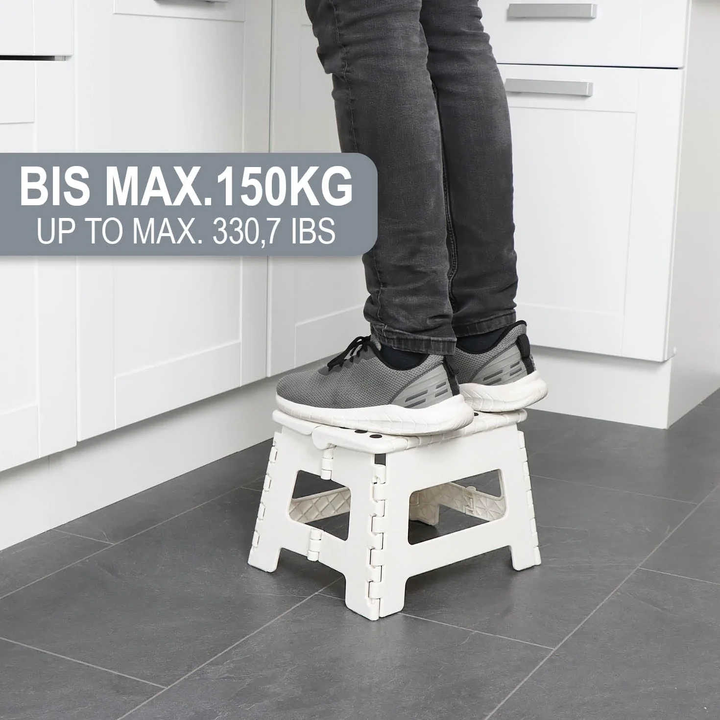 COM-FOUR® skladany stopien z gumowymi wypustkami - skladany stolek - przenosna pomoc do wspinaczki - antyposlizgowy skladany stolek - nosnosc do 150 kg (31x22x22cm bialy - 01 szt)