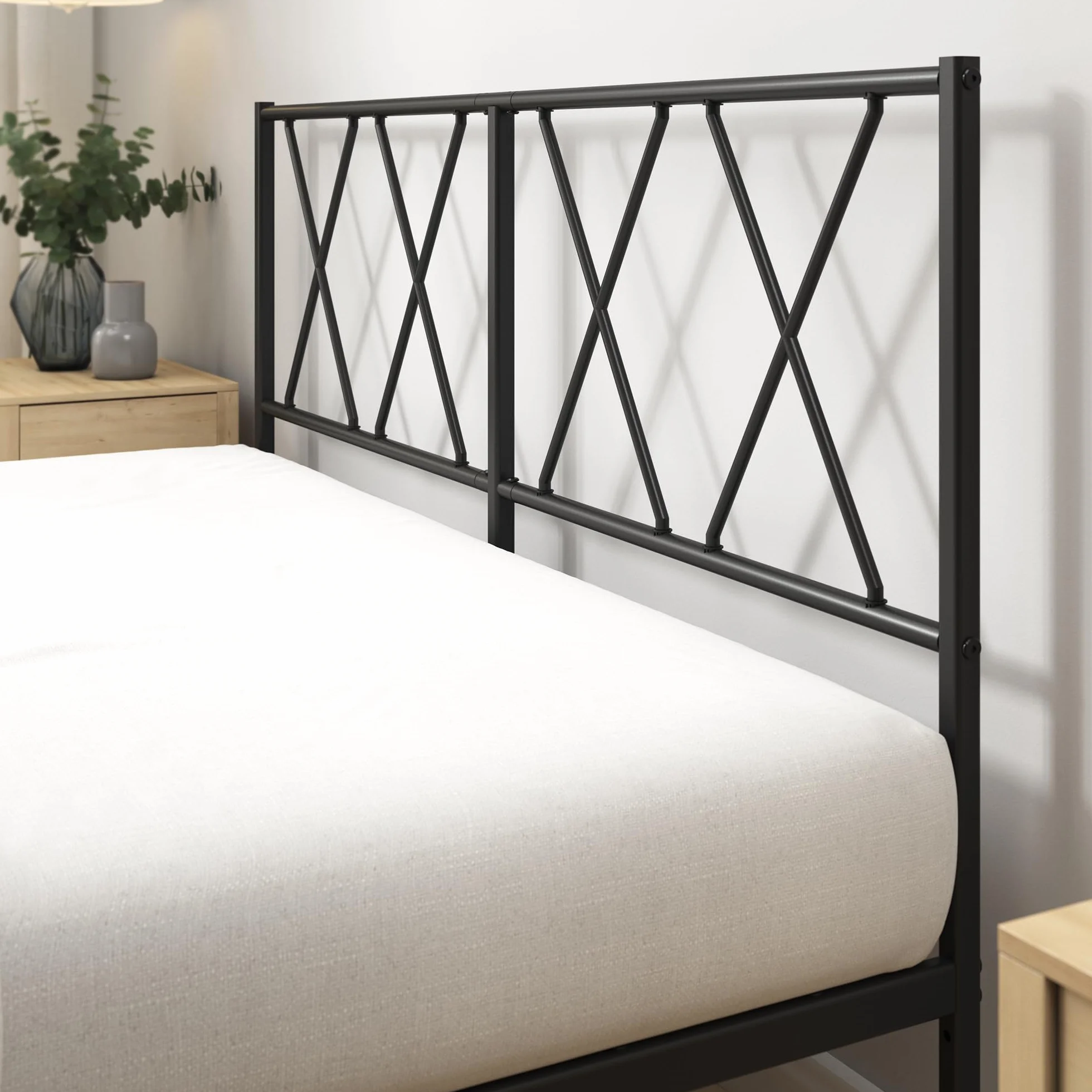 Zinus Elias Łóżko 140 x 200 cm – 30 cm wysokości – metalowa rama łóżka z zagłówkiem – metalowe łóżko ze stelażem – nie wymaga łóżka kontynentalnego, wolna przestrzeń pod łóżkiem, kolor czarny