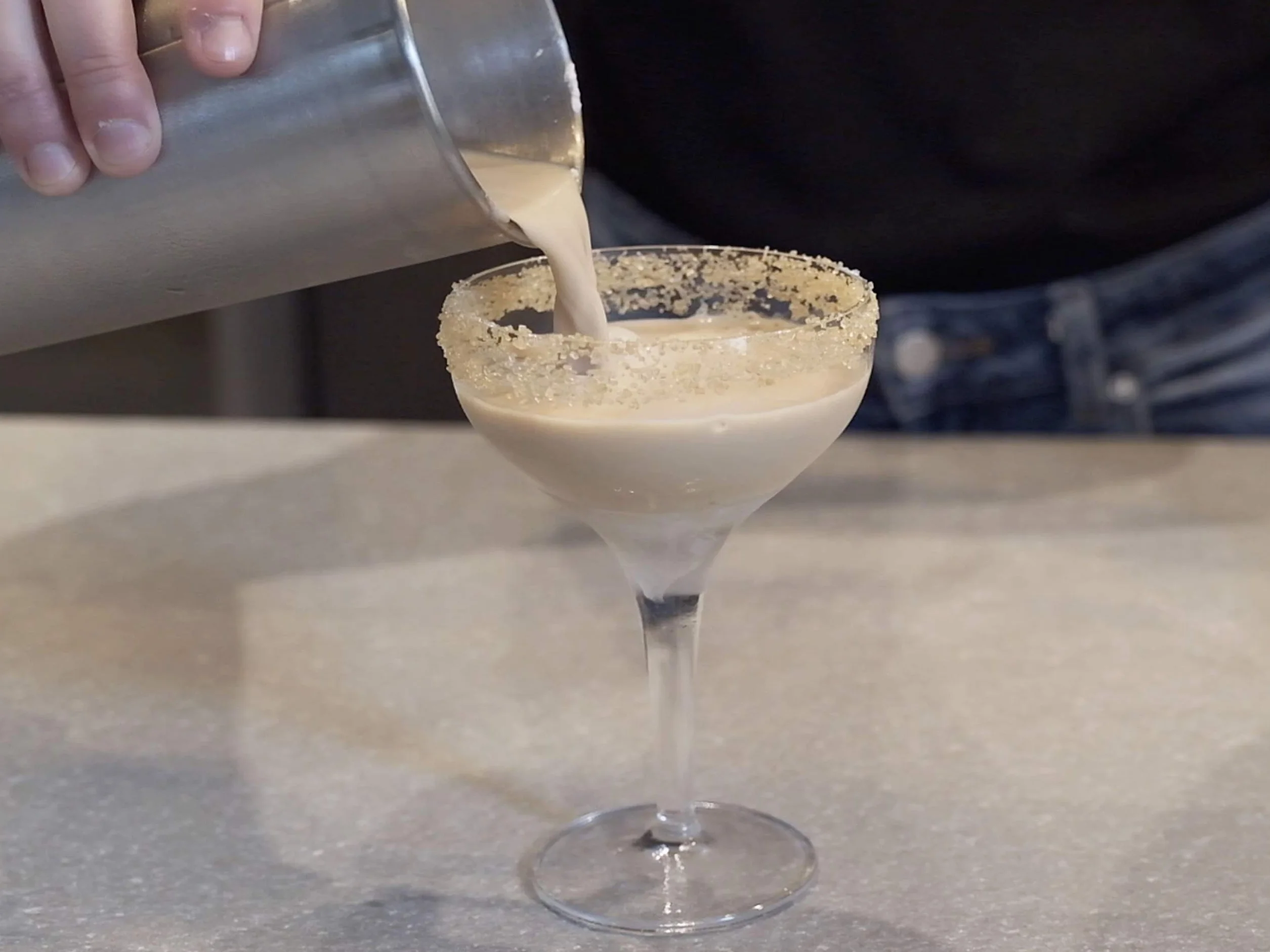 Beper - Elektryczny mikser stojący do koktajli mlecznych, frappé, smoothie i koktajli, 2 tryby, aluminiowy pojemnik 0,5 l, 100 W, srebrny