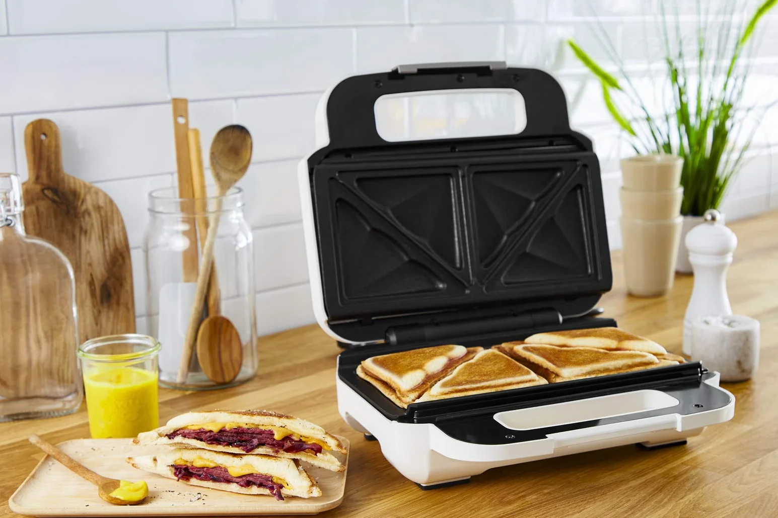 TEFAL SW7011 Snack XL Opiekacz do kanapek i gofrów, duża pojemność, 2 komplety płyt w zestawie, szybkie nagrzewanie, 850W, Możliwość przechowywania w pionie, Wielokolorowy