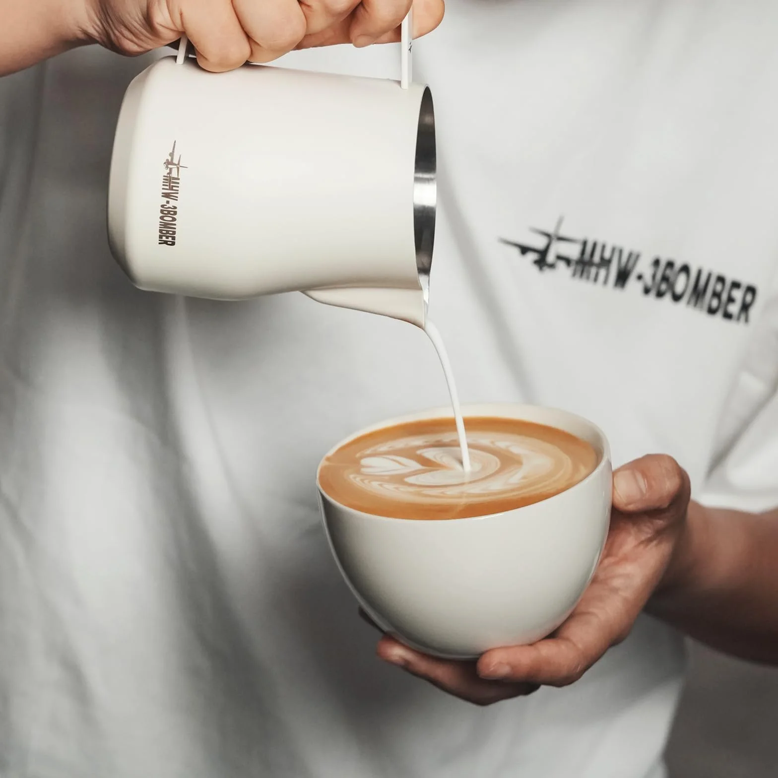 MHW-3BOMBER 450 ml/430.9 g dzbanek do spieniania mleka espresso dzbanek do gotowania na parze ze stali nierdzewnej spieniacz do mleka kubek barista latte art okrągła wylewka P6006W