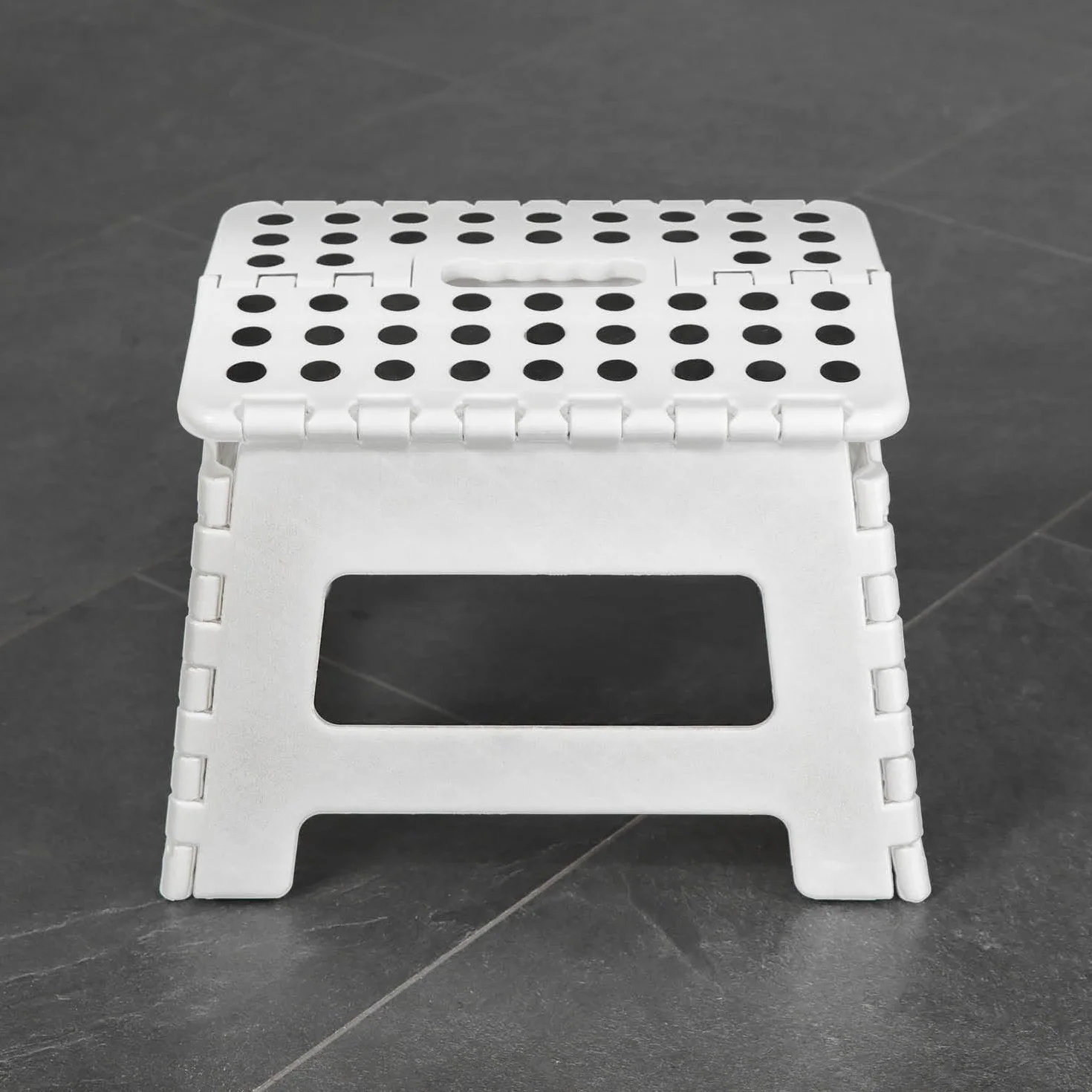 COM-FOUR® skladany stopien z gumowymi wypustkami - skladany stolek - przenosna pomoc do wspinaczki - antyposlizgowy skladany stolek - nosnosc do 150 kg (31x22x22cm bialy - 01 szt)