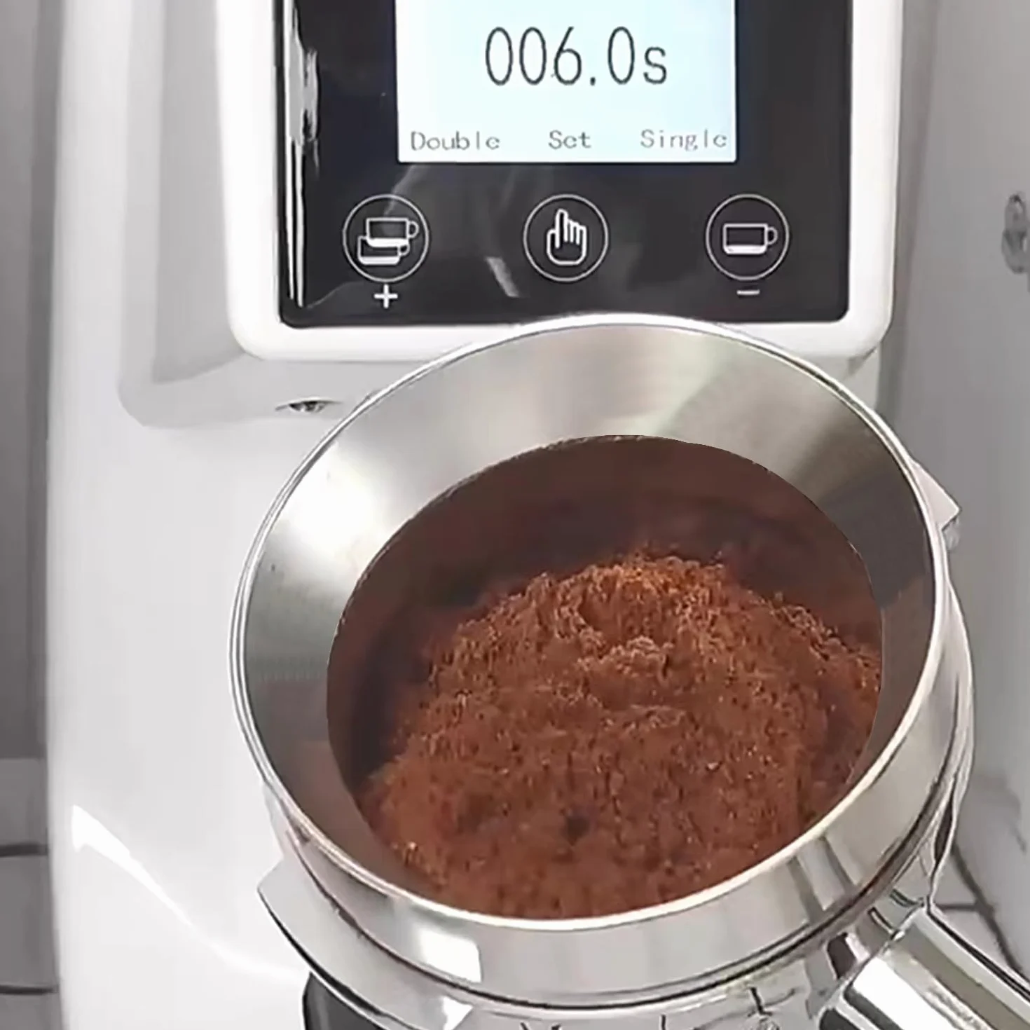 Magnetyczny lejek dozujący 54 mm do kawy Breville Sage srebrny