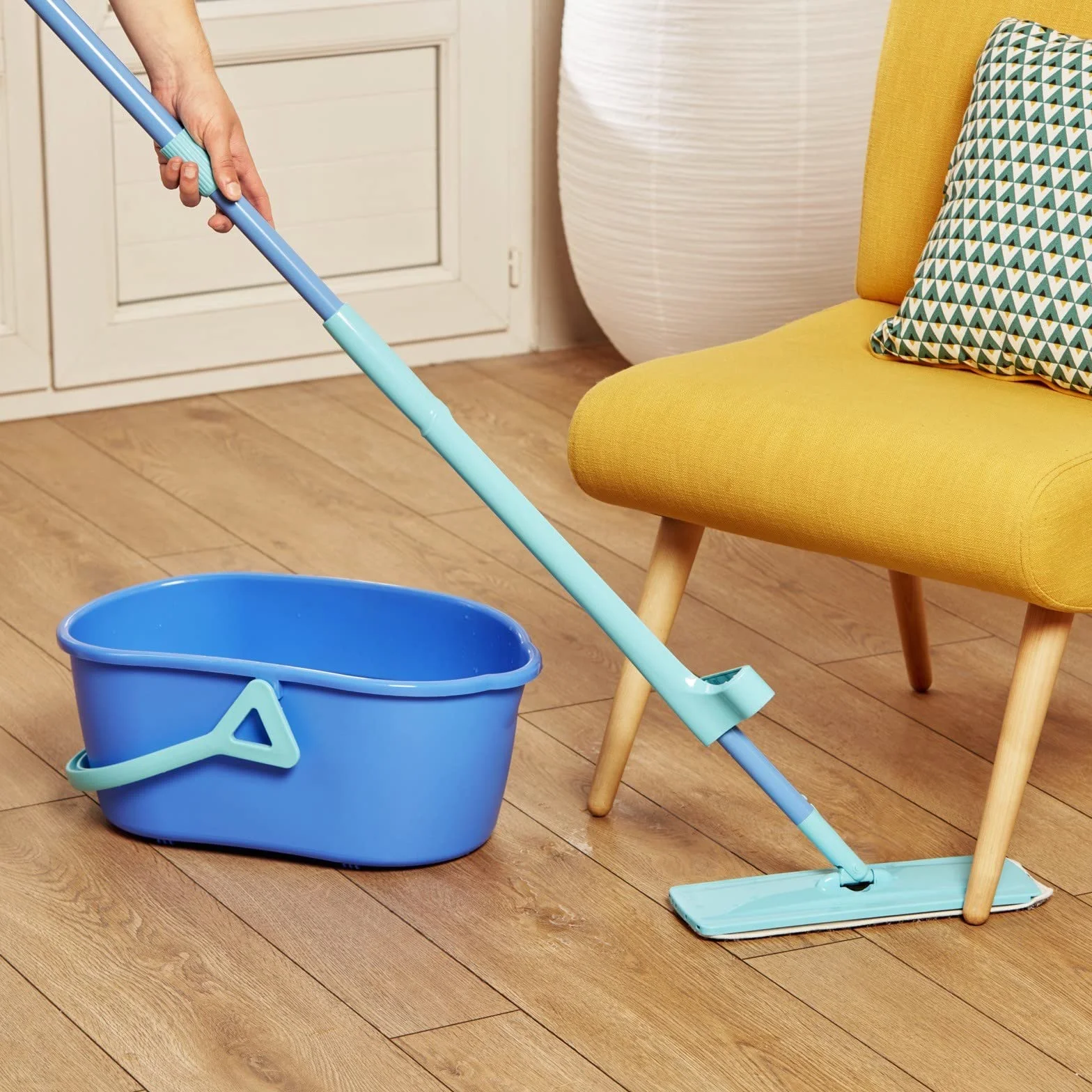 Spontex Easy System Max+ mop podłogowy, płaski mop z mikrofibry ze zintegrowanym systemem wykręcania, czyści laminat, drewno i płytki podłogowe