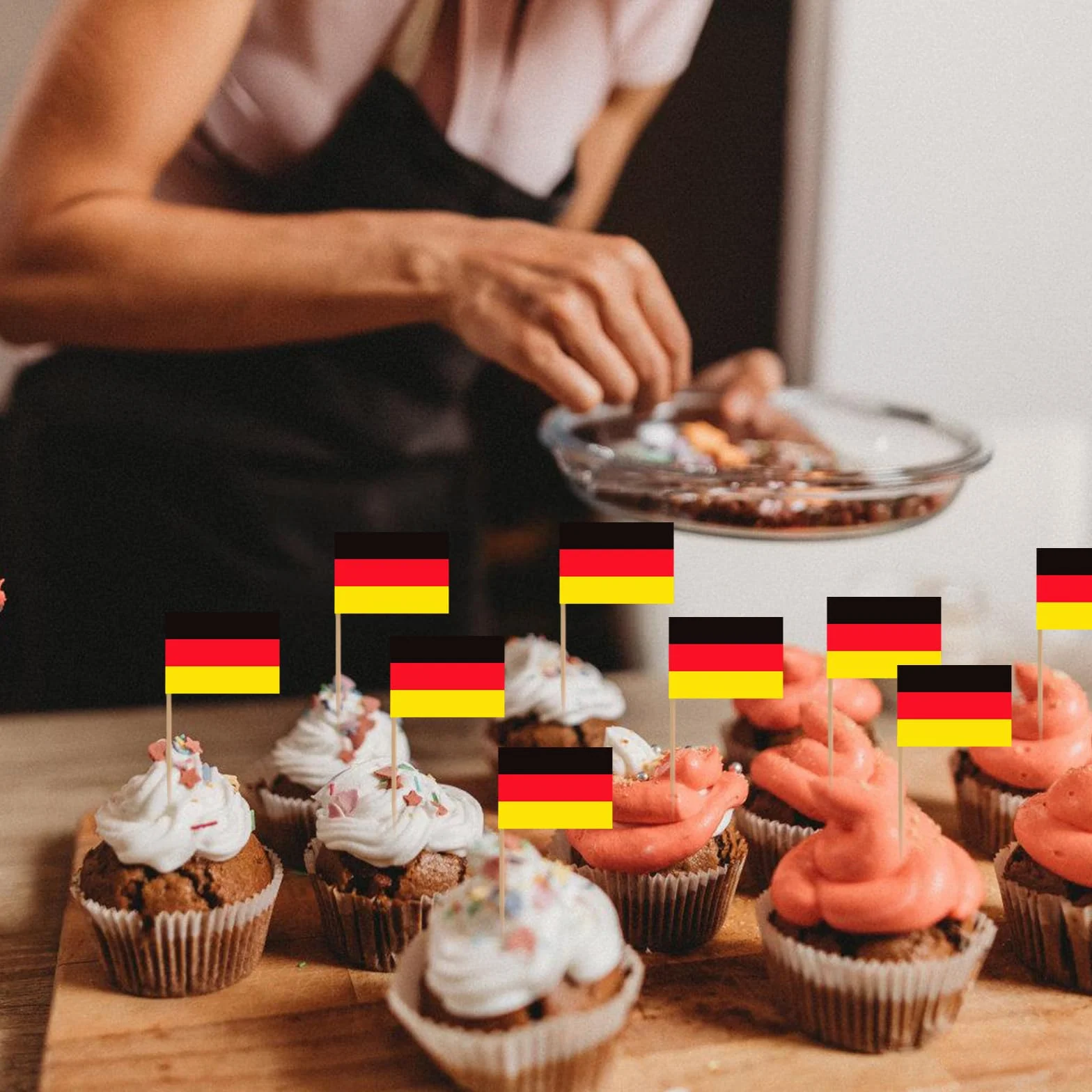 100 sztuk flaga Niemcy Wykałaczka, Cocktail Stick Flagi Mini Banner Cupcake Toppers Party, Patyczki na imprezę, jedzenie, owoce, talerze, imprezy, puby, dekoracja