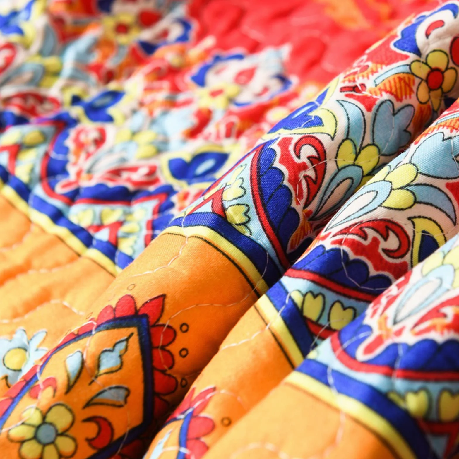 Qucover artystyczna pikowana narzuta na łóżko pojedyncze, lekka, miękka, w stylu boho, czerwona i niebieska, 150 x 200 cm
