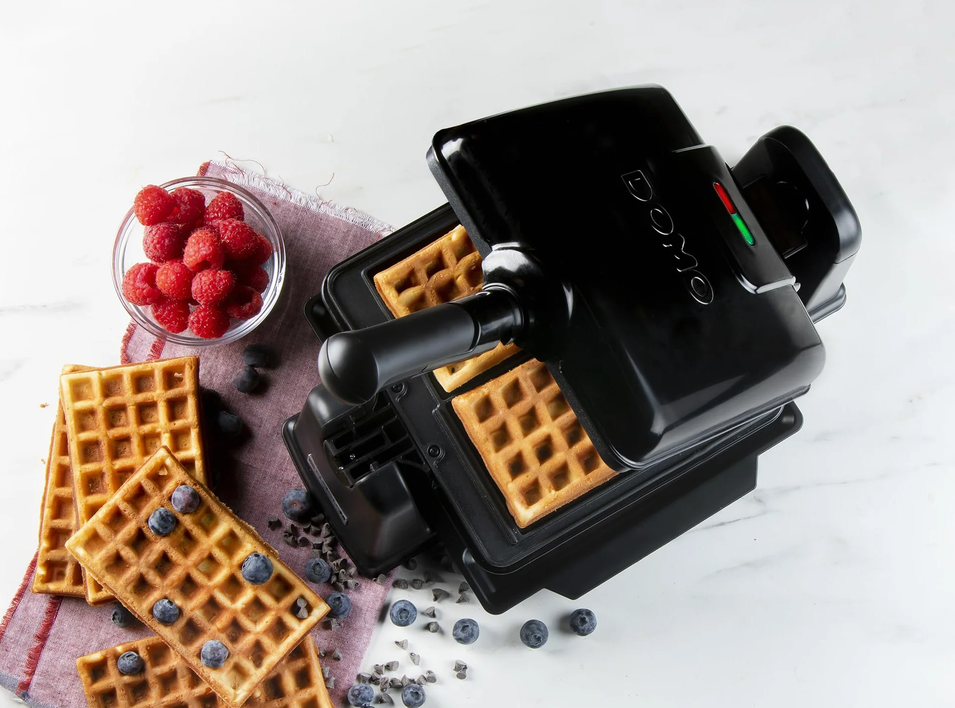 Domo rottierendes Waffeleisen DO9224W bk