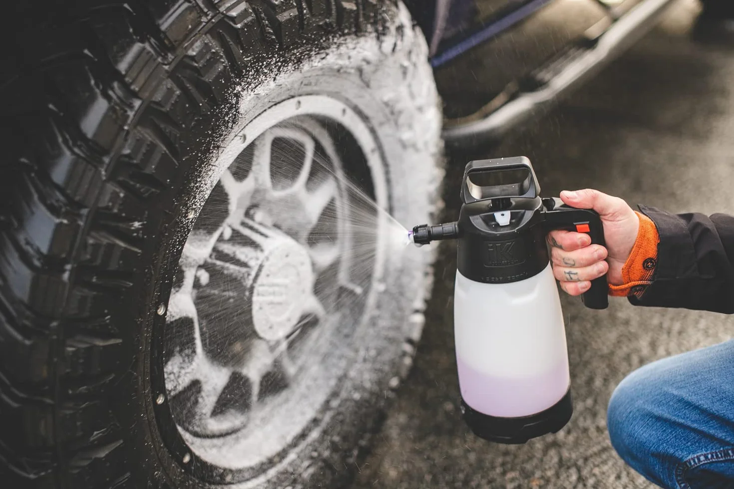 Profesjonalny opryskiwacz IK Foam Pro 2+ - Pojemność użytkowa 1,25 l - Czyszczenie i konserwacja - Przeznaczony do aplikacji środków pianotwórczych - Zawiera złącze sprężonego powietrza multicoloured
