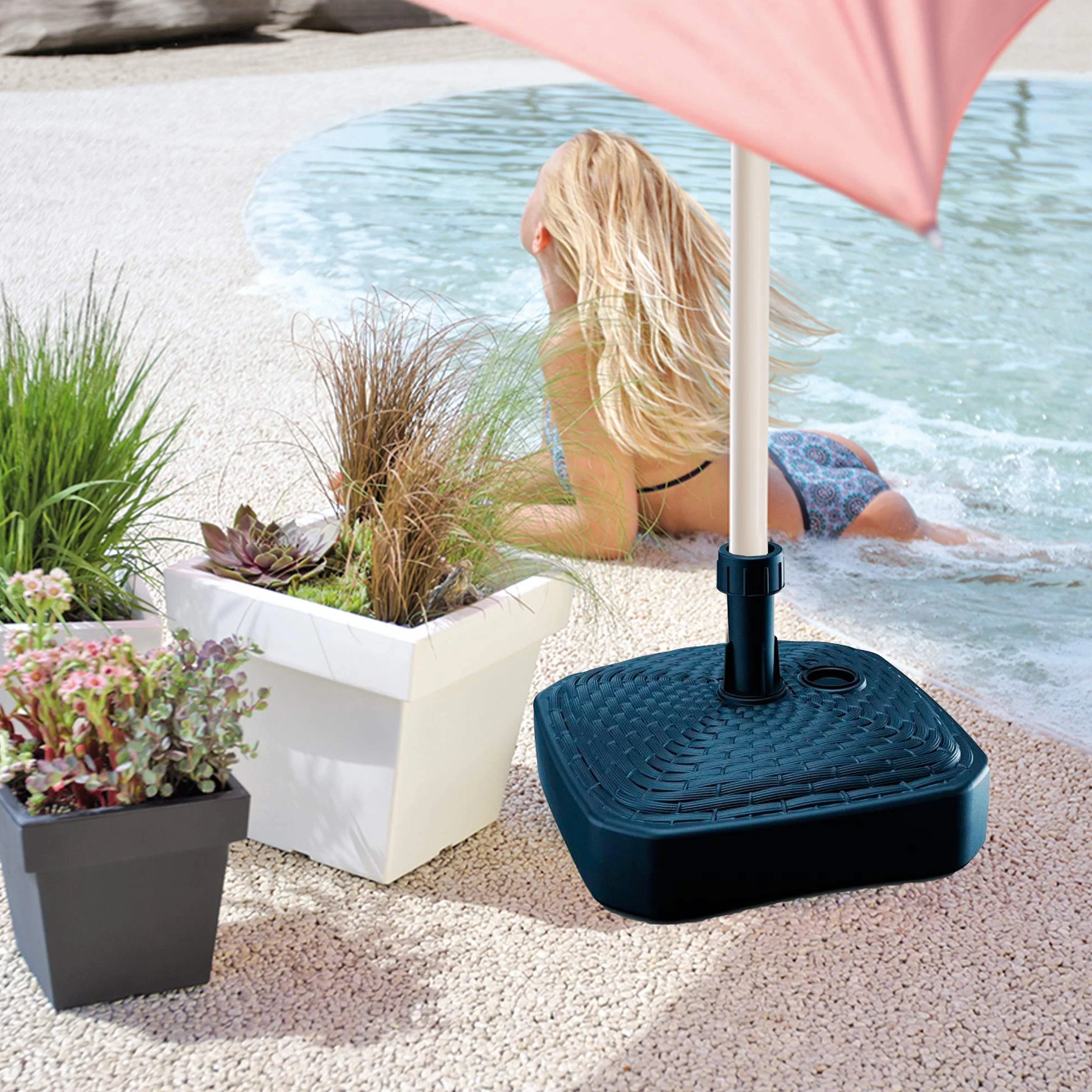 Kwadratowa podstawa parasola z polietylenu z plecionym wzorem 39 x 39 x 13 cm w kolorze antracytowym