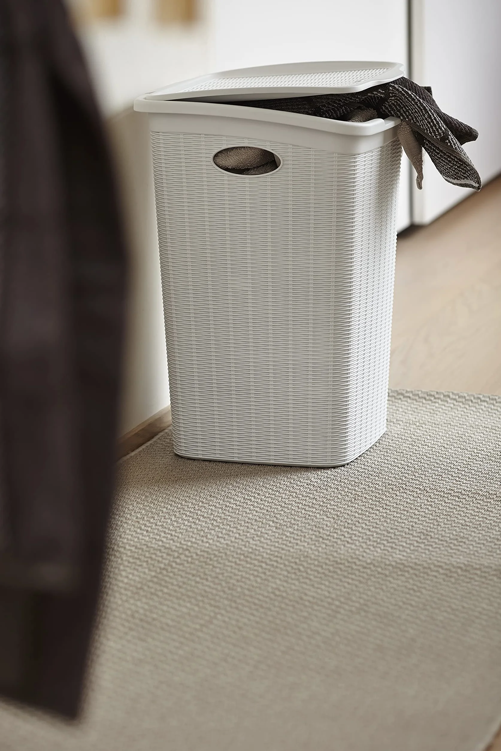 Stefanplast 30050 kosz na pranie z praktyczną pokrywą z klapką i pojemnością, 50 l