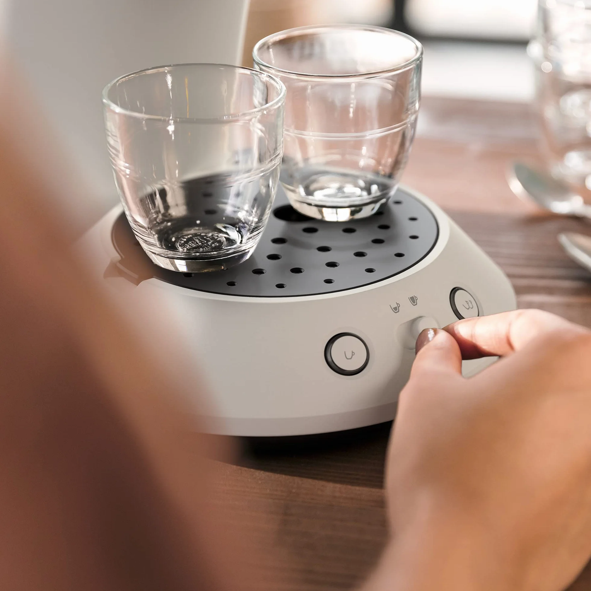 Philips Senseo Original Plus CSA210/10 ekspres do kawy na saszetki (wybór mocy kawy, technologia Coffee Boost, wykonany z plastiku pochodzącego z recyklingu), biały