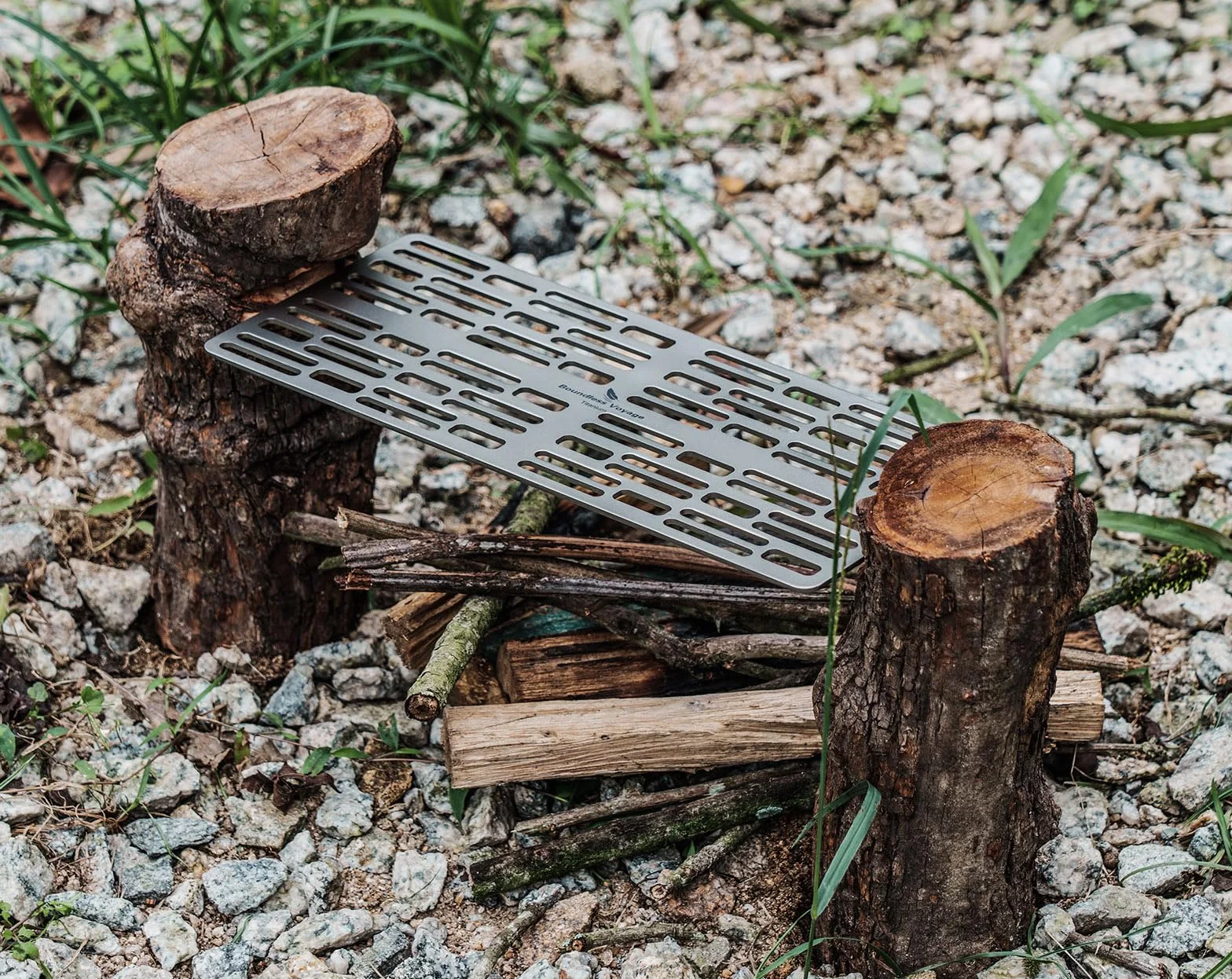 iBasingo Zewnętrzny tytanowy ruszt do grilla, mini grill na węgiel drzewny, płyta kempingowa, stojak na garnki, pieczenie, chłodzenie, grill, obóz, siatka druciana i wiszący łańcuch do ogrodu,