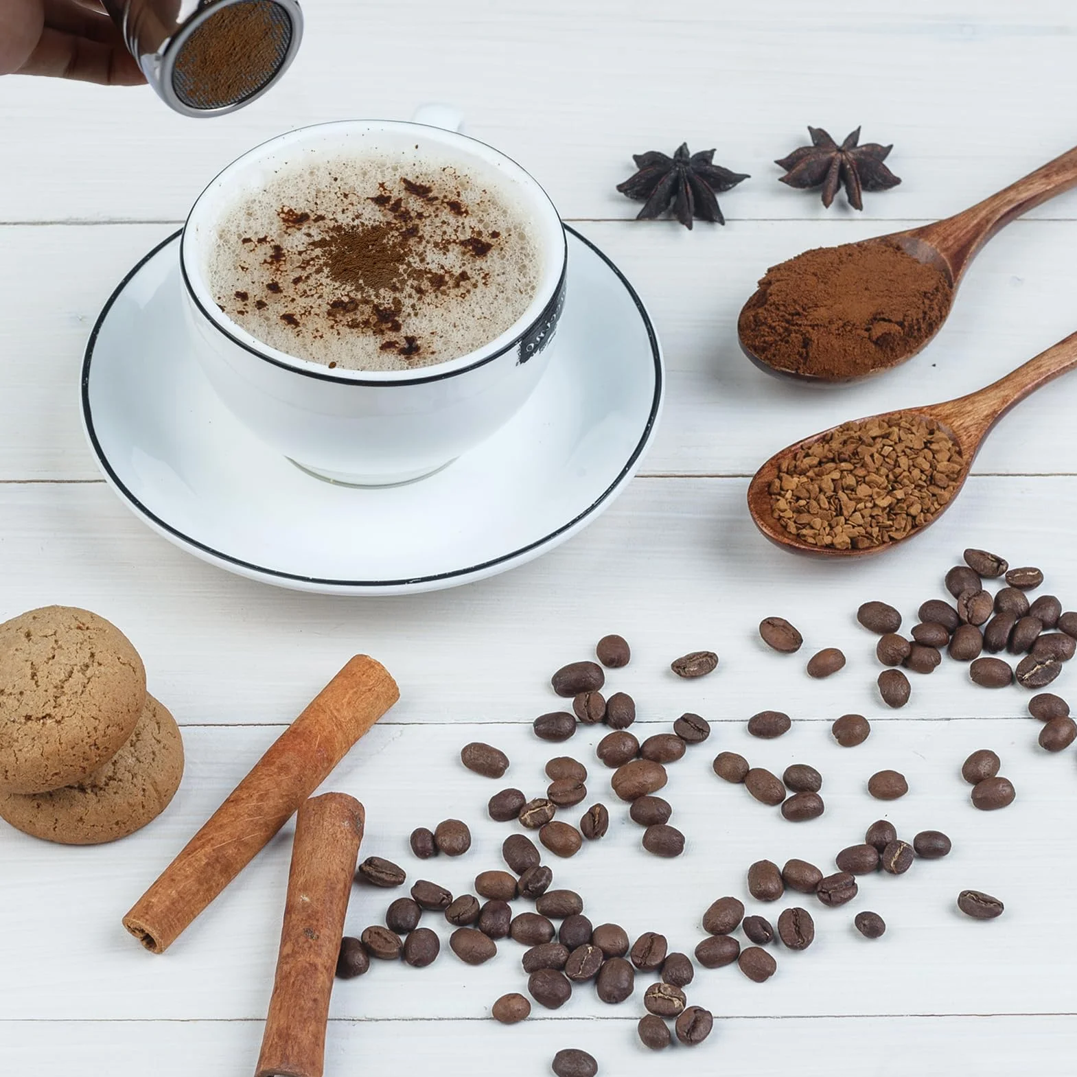 Posypywacz ze stali nierdzewnej z pokrywką, sitko, młynka do cukru pudru, kakao cappuccino, 16 foremek tłoczonych i miarka