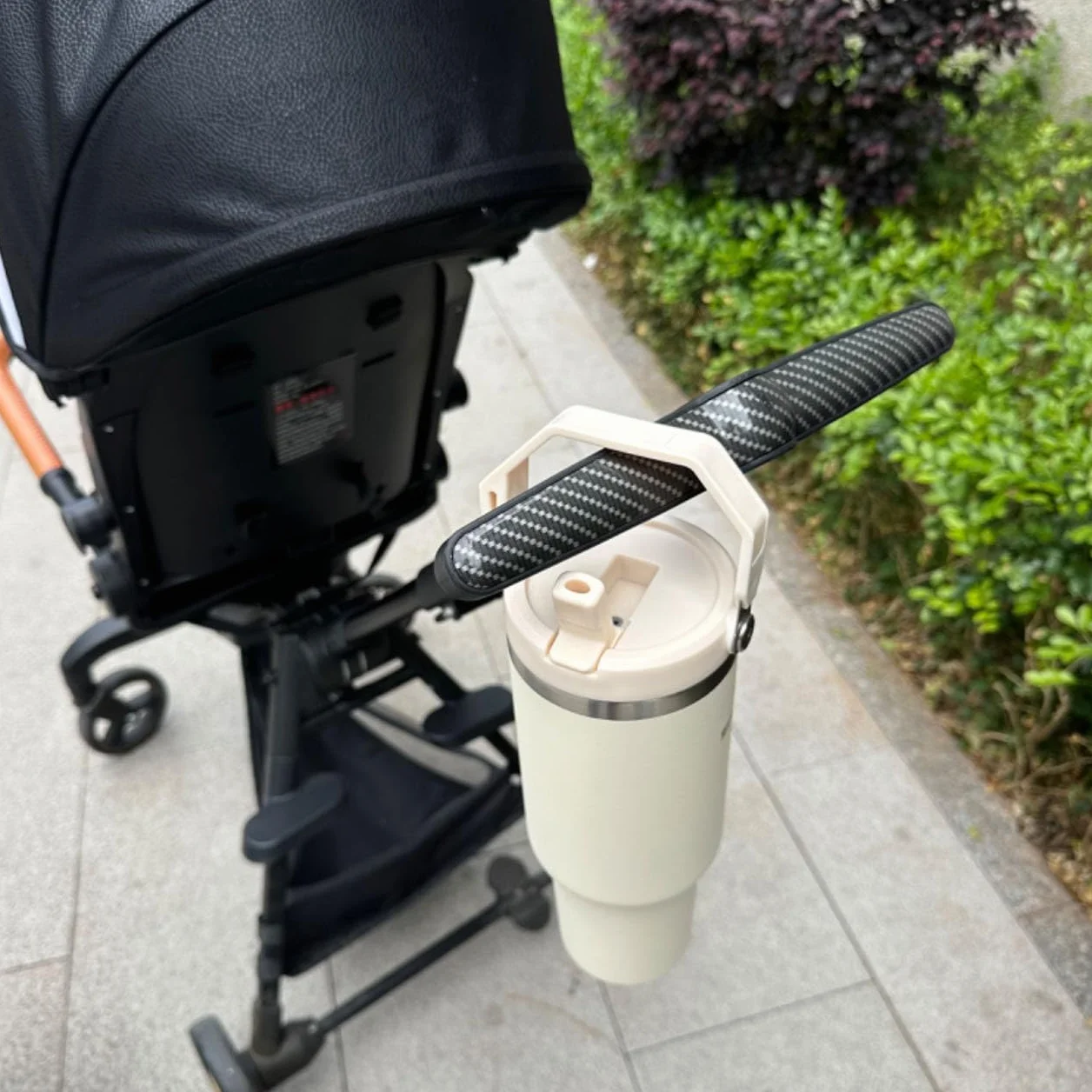 FUFRE 2 sztuki zapasowych pokrywek do kubków Stanley 20/30 oz, zapasowe pokrywki, kubki z klapką i uchwytem, wielokrotnego użytku, szczelne i pyłoszczelne kubki do akcesoriów Stanley Cup (różowe)
