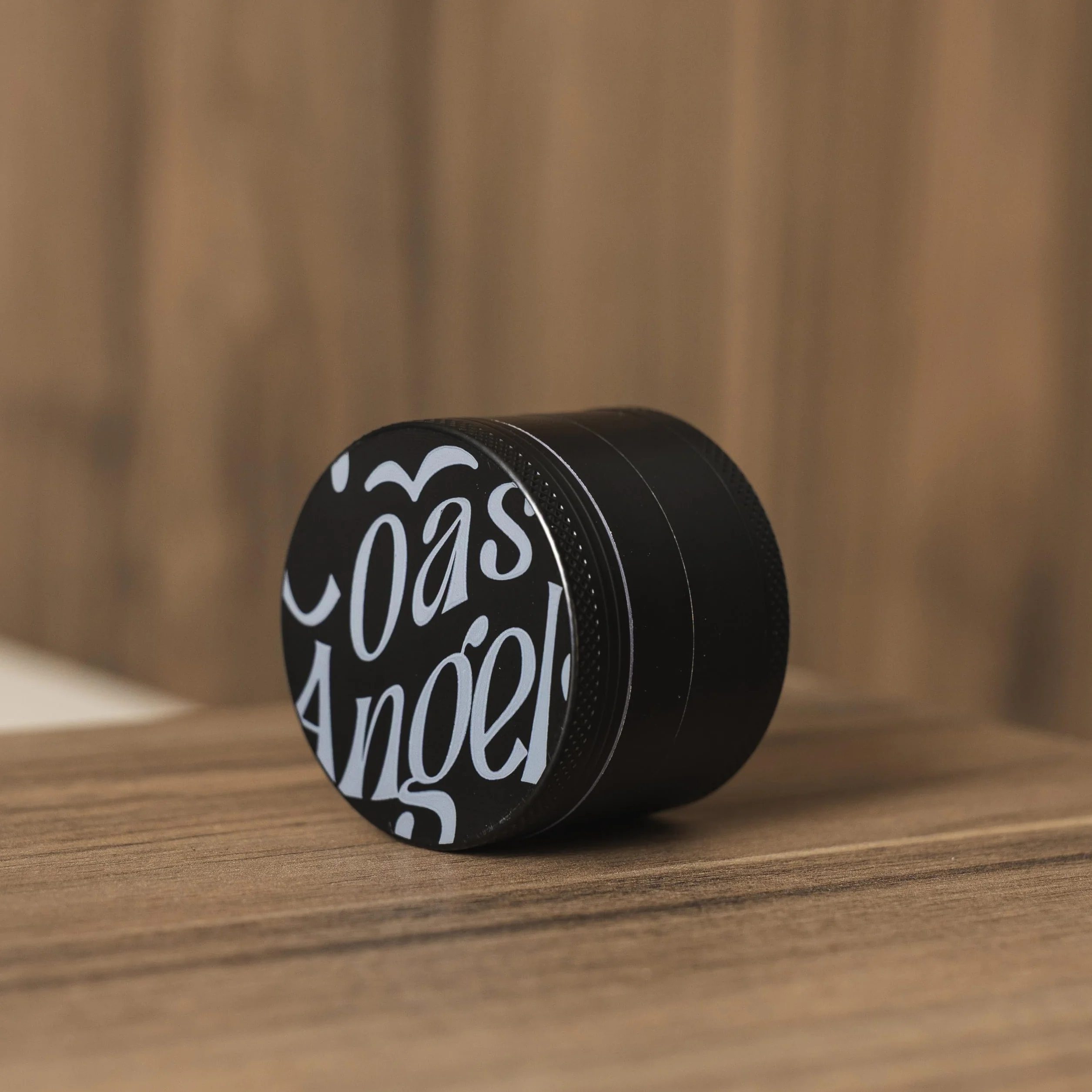 Grinder do ziół 48 mm metalowy czarny 4-częściowy