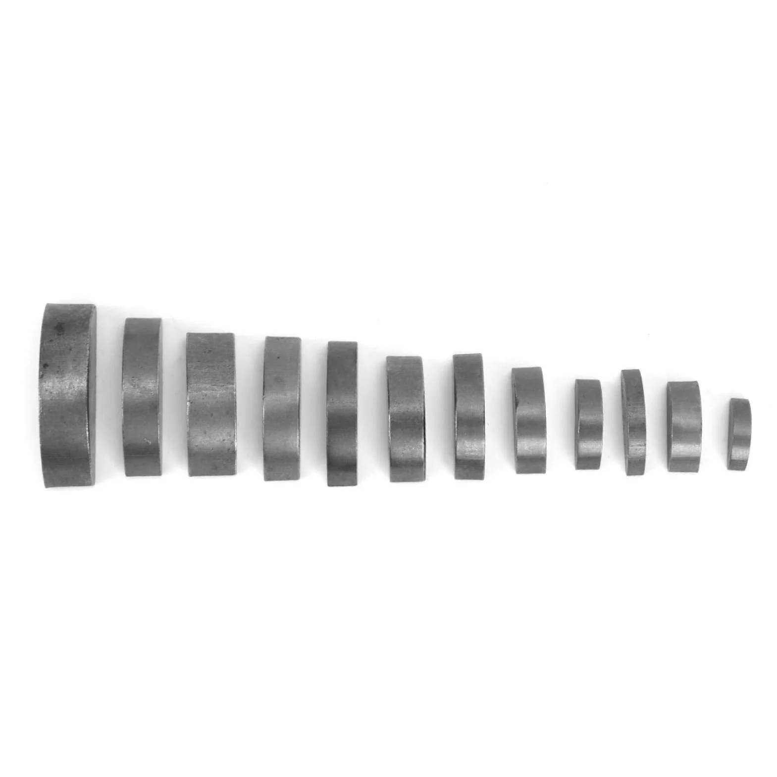 Woodruff Key Assortment Kit 135 sztuk metalowych kluczy do drewna półksiężycowego koło zamachowe koło zamachowe koło pasowe droga korbowa, zestaw sprzętowy do uniwersalnego zastosowania, dobra trwałość