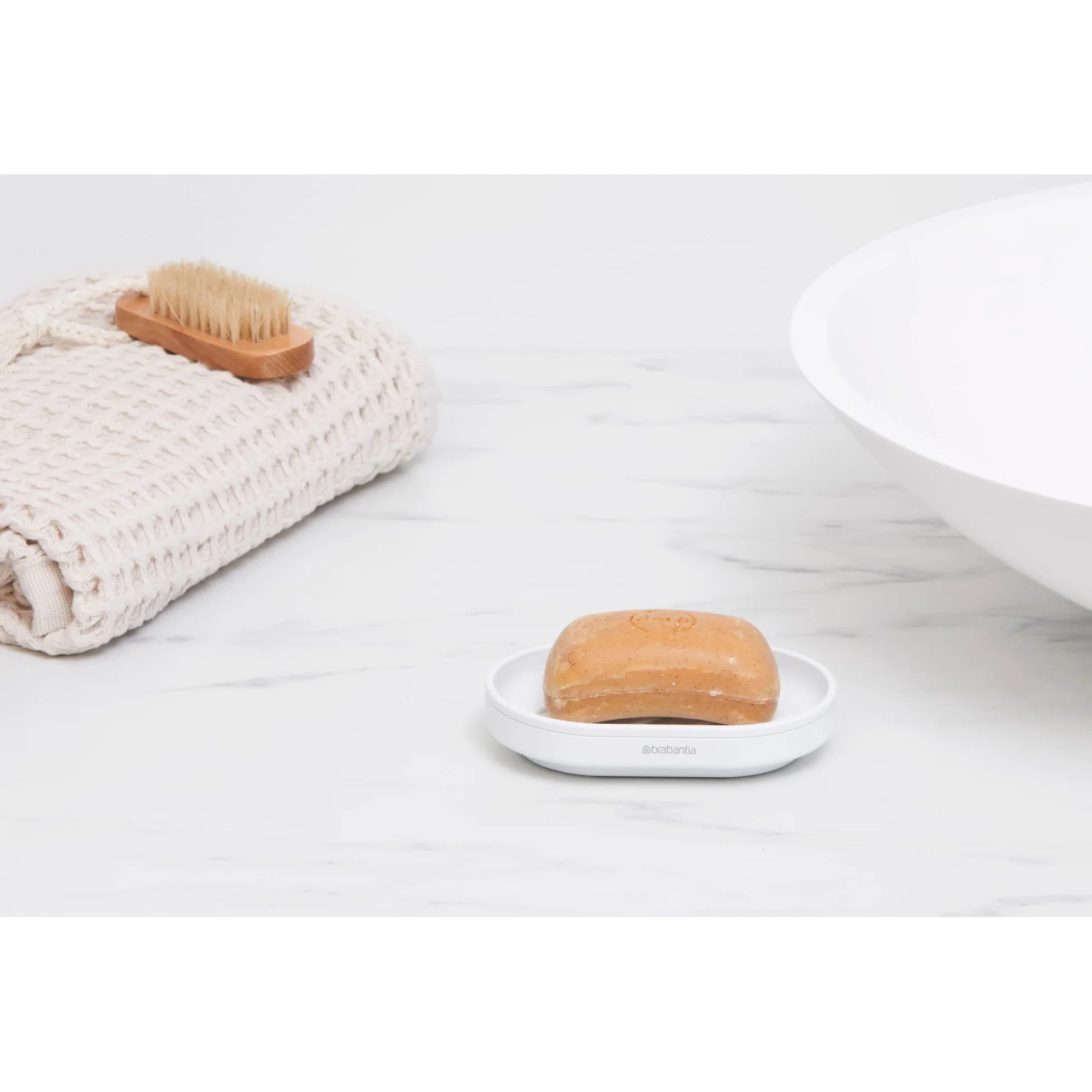 Brabantia - Mindset Mydelniczka - Antypoślizgowa Podstawa - Źebra Utrzymują Mydło Wysoko i Sucho - Wyjmowana Taca Wewnętrzna - Odporna na Korozję - Akcesoria Łazienkowe - Fresh White - 12 x 8 cm