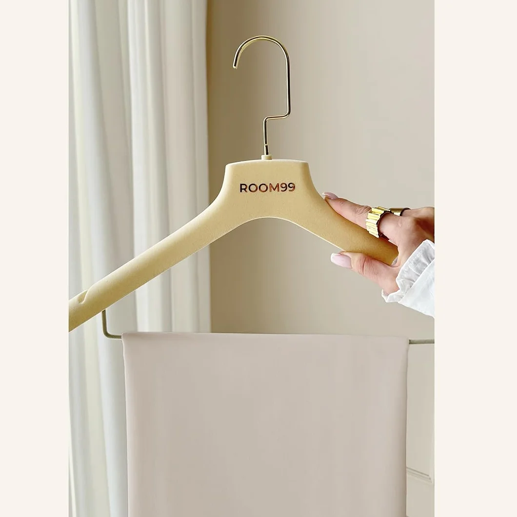 ROOM99 Aura obrus na stół, 140 x 260 cm, odporny na plamy, zmywalny, odporny na działanie wody, odporny na zabrudzenia, poliester, prostokątny, dekoracja bankietowa przez cały rok, jasnobeżowy