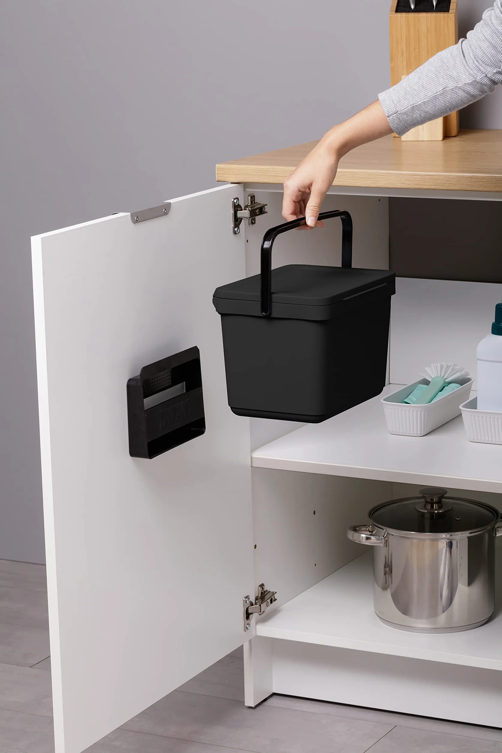 TATAY Kuchenny pojemnik na kompost z uchwytem, pojemność 6 l, polipropylen, wykonany w 100% z materiałów pochodzących z recyklingu, kolor czarny, wymiary 26,5 x 20,5 x 18,5 cm