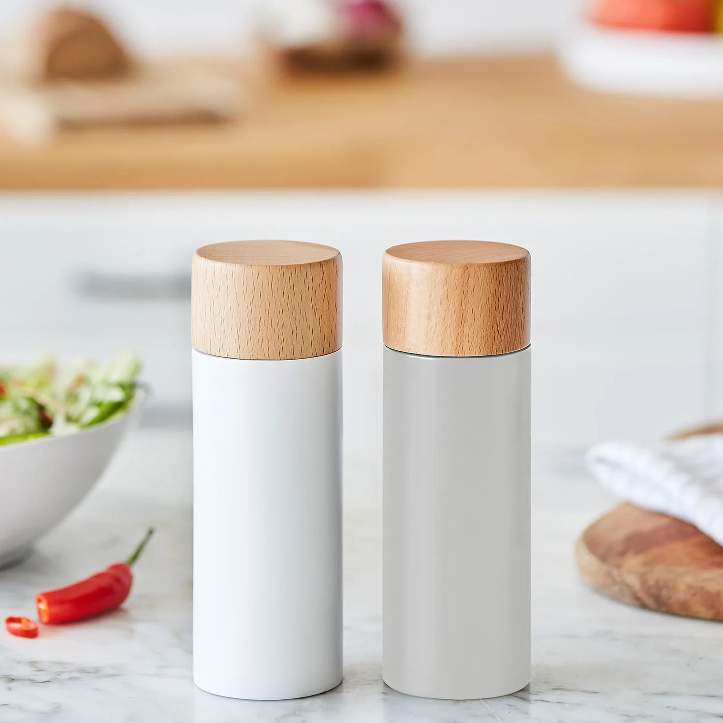 Zestaw młynków do soli i pieprzu z drewna brzozowego Scandi, ceramiczny mechanizm, szary