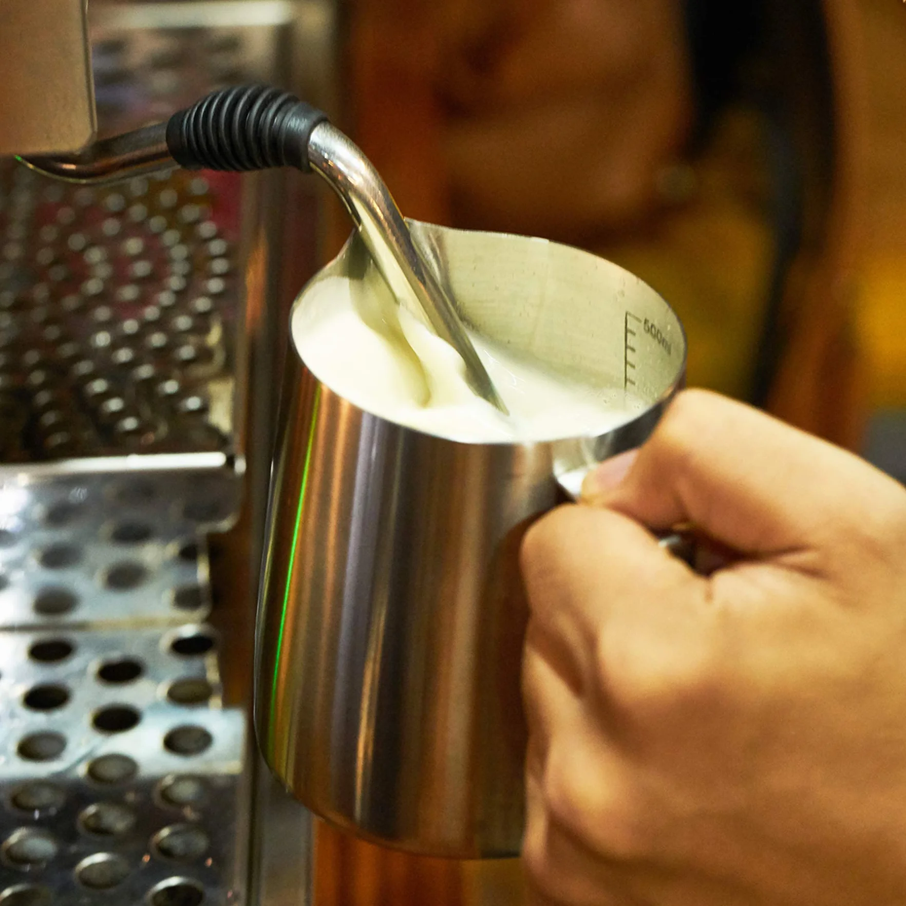 Dzbanek na mleko ze stali nierdzewnej 600ml do spieniania mleka do cappuccino i latte art srebrny