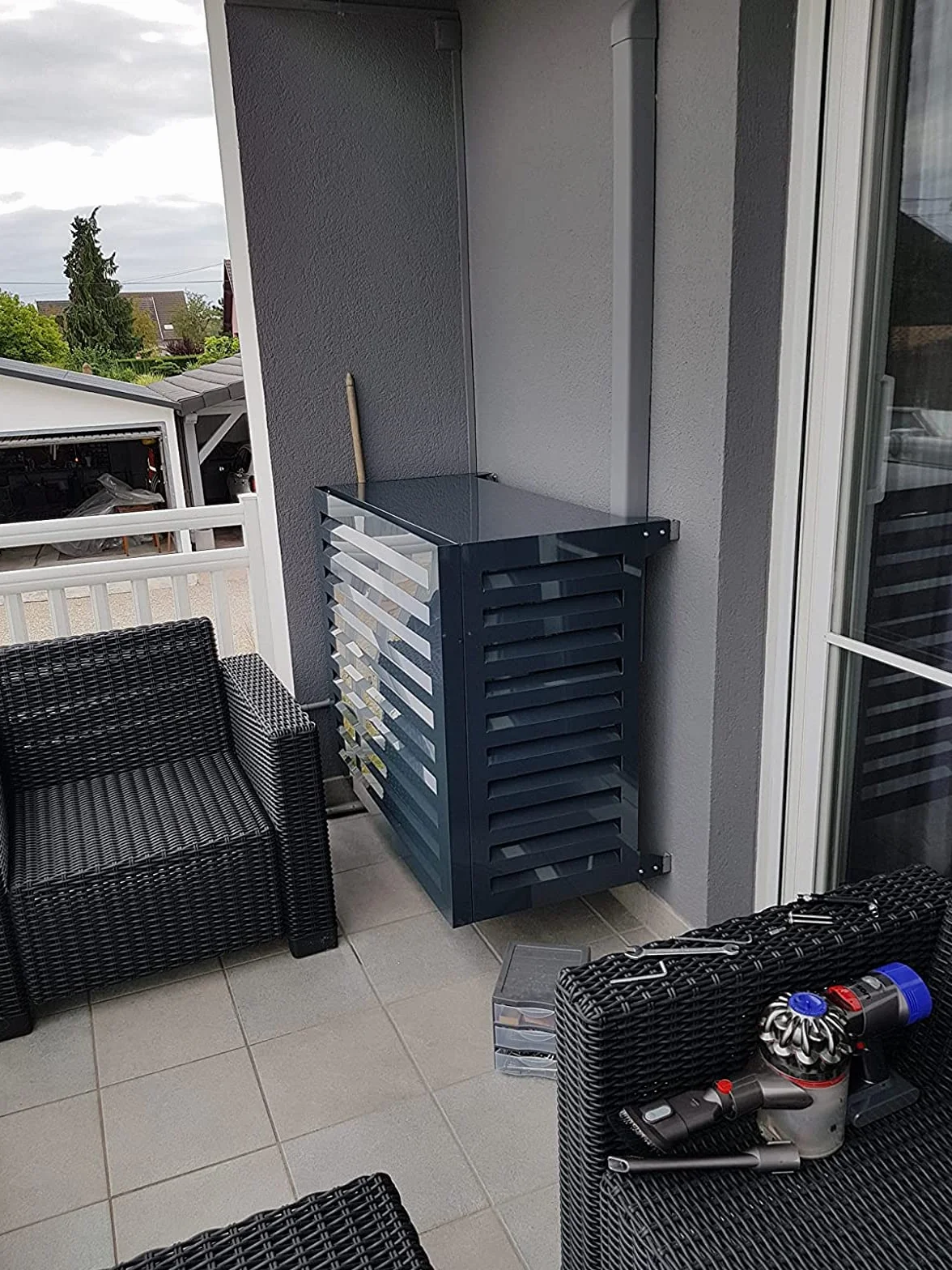 Cover Clima Blade M antracytowa osłona klimatyzacji z kompozytu aluminium, regulowane uchwyty INOX, montaż ścienny, ochrona jednostki zewnętrznej