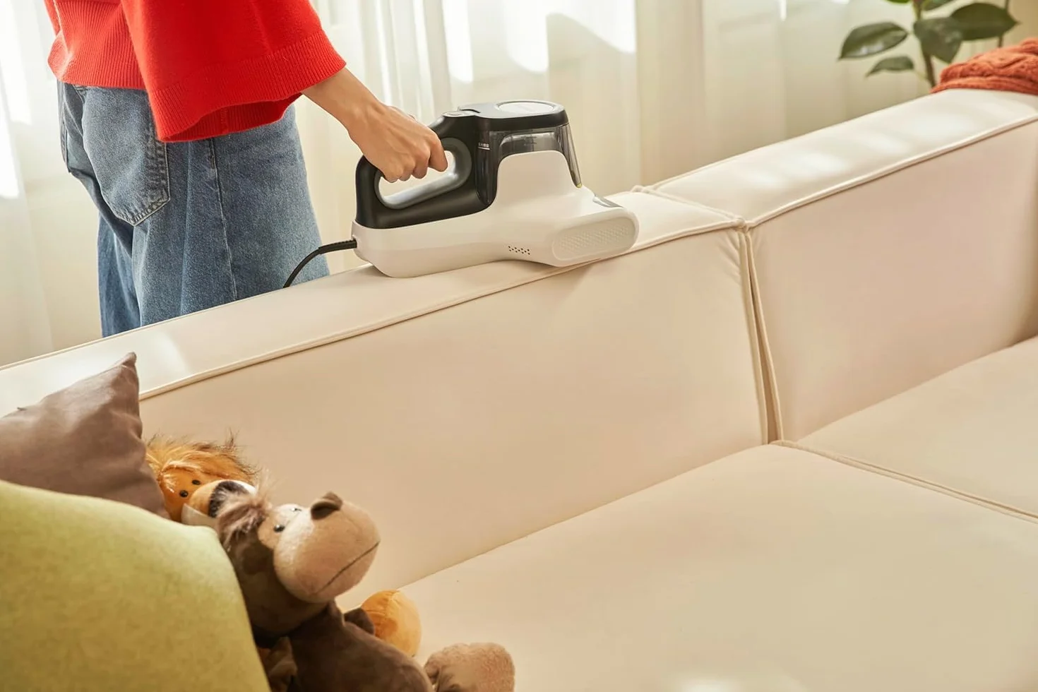Kärcher odkurzacz do materacy VCH 4 UVClean, higieniczne głębokie czyszczenie światłem UV-C, wałek z młoteczkami i funkcja ssania, 500 watów, waga: 2,1 kg, usuwa roztocza i bakterie, dla alergików