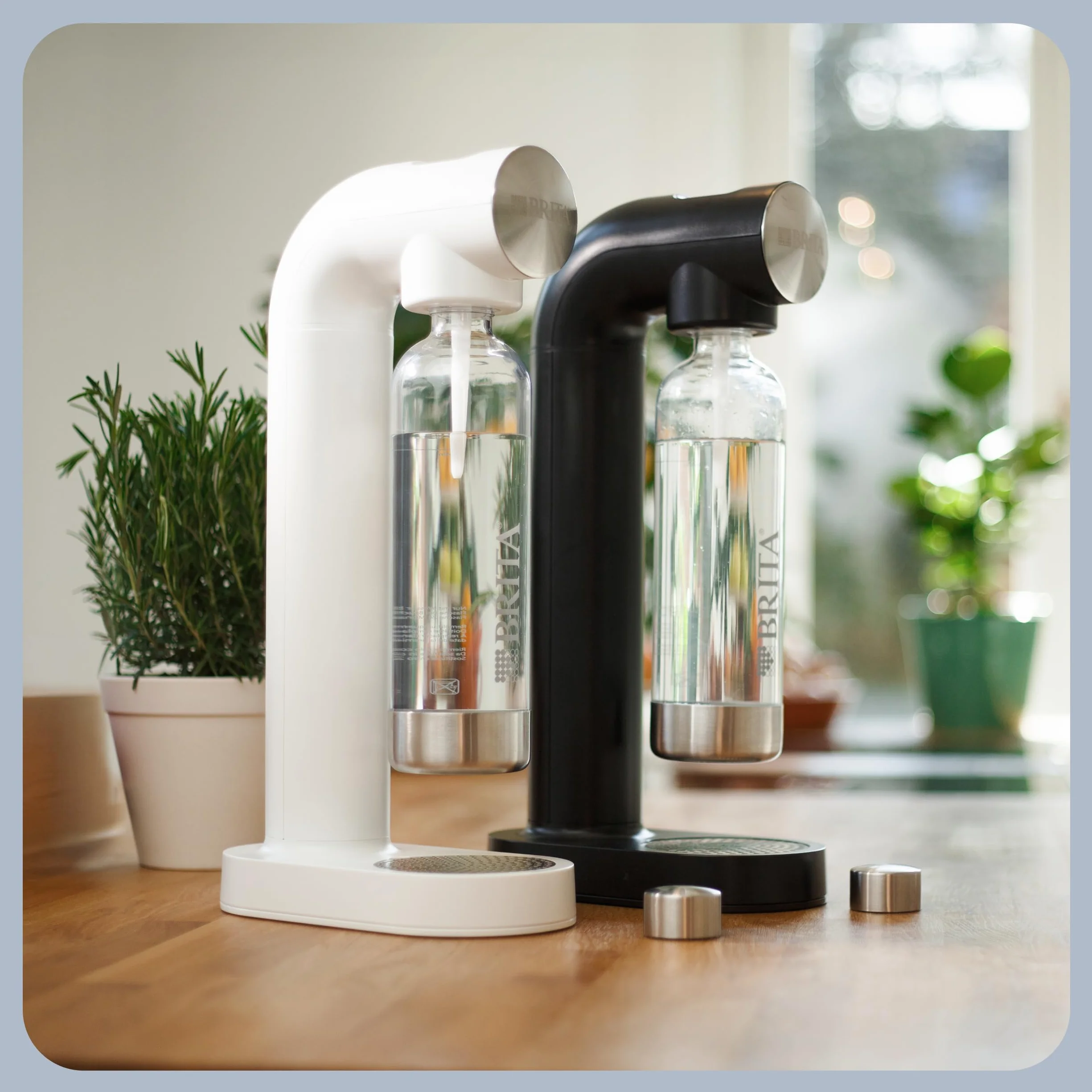 Saturator do wody BRITA sodaONE biały, w zestawie cylinder CO2 i butelka PET, do 60L wody gazowanej, smaczna świeża woda gazowana