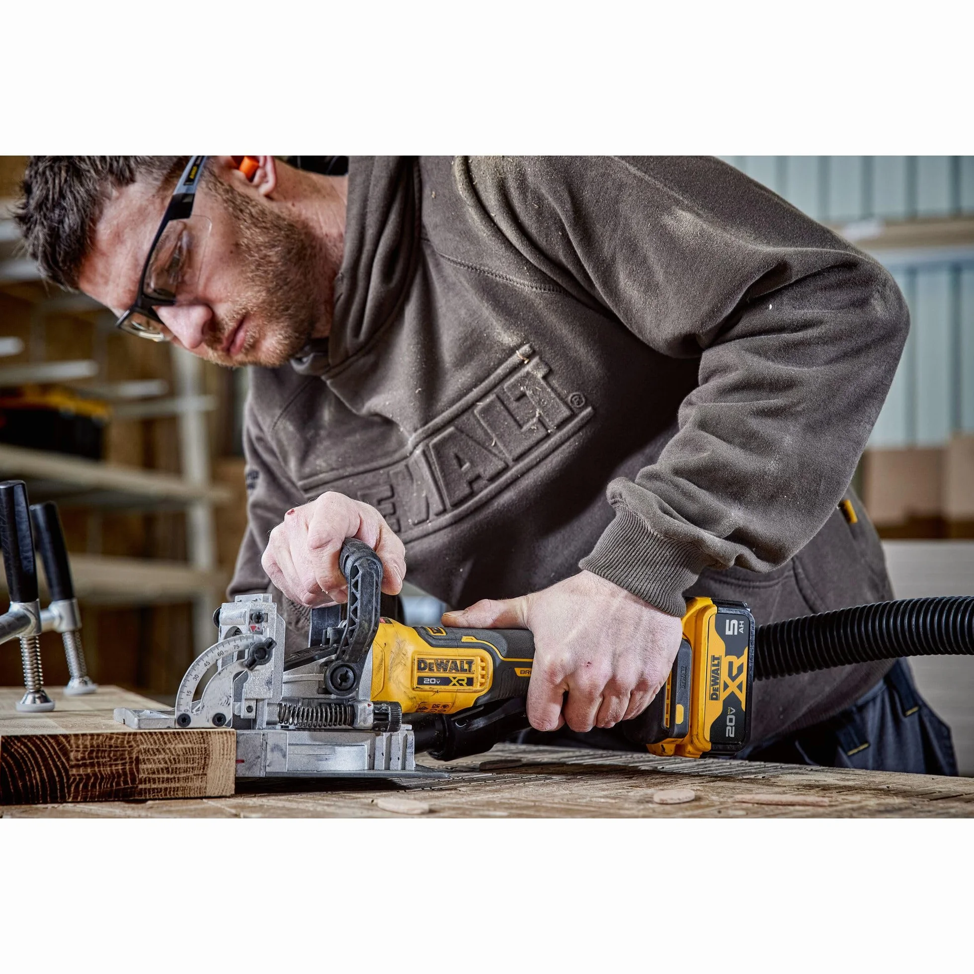 DEWALT DCW682NT-XJ 18V XR BL foremka do ciastek - goła jednostka w pudełku T-STAK Kitbox